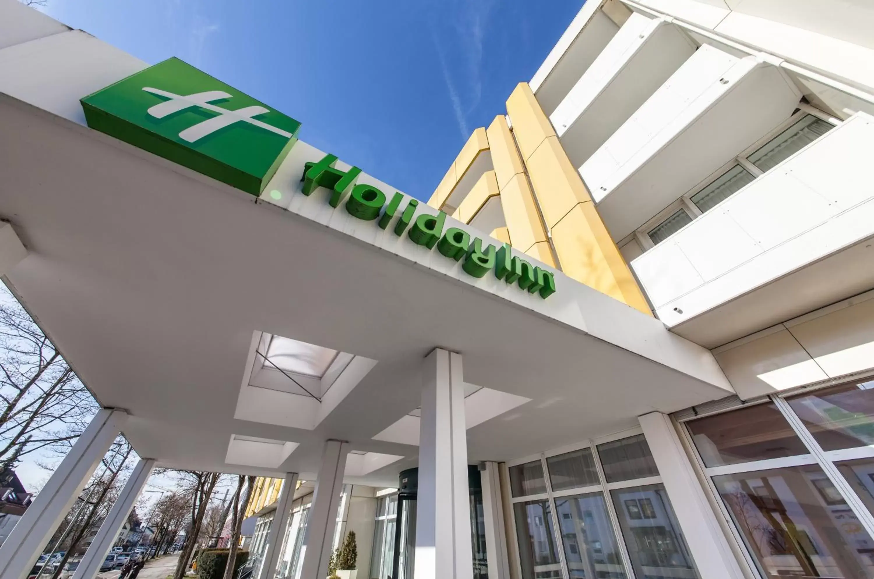 Property Building in Holiday Inn München Süd, an IHG Hotel