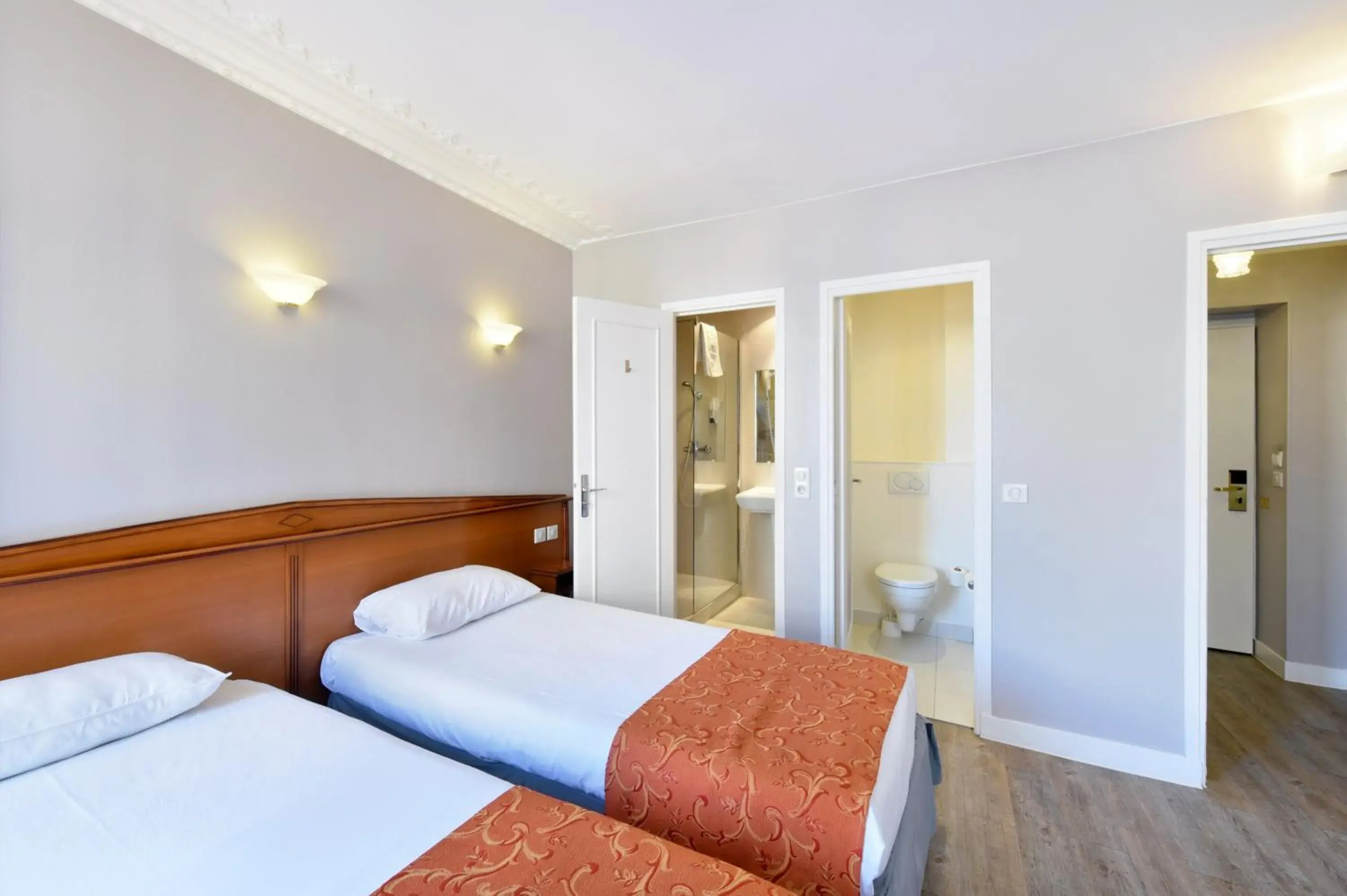 Bedroom, Bed in New Hôtel Gare Du Nord