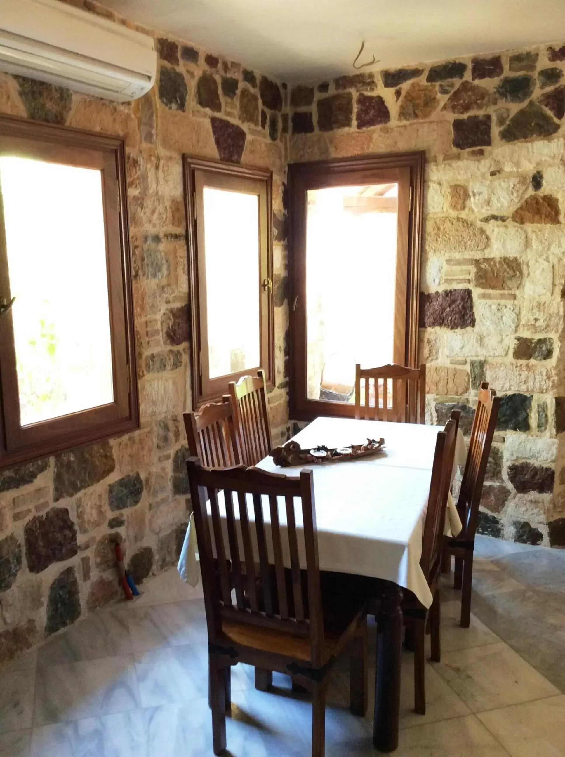 Dining Area in Angelica Villas Hotel Apartments