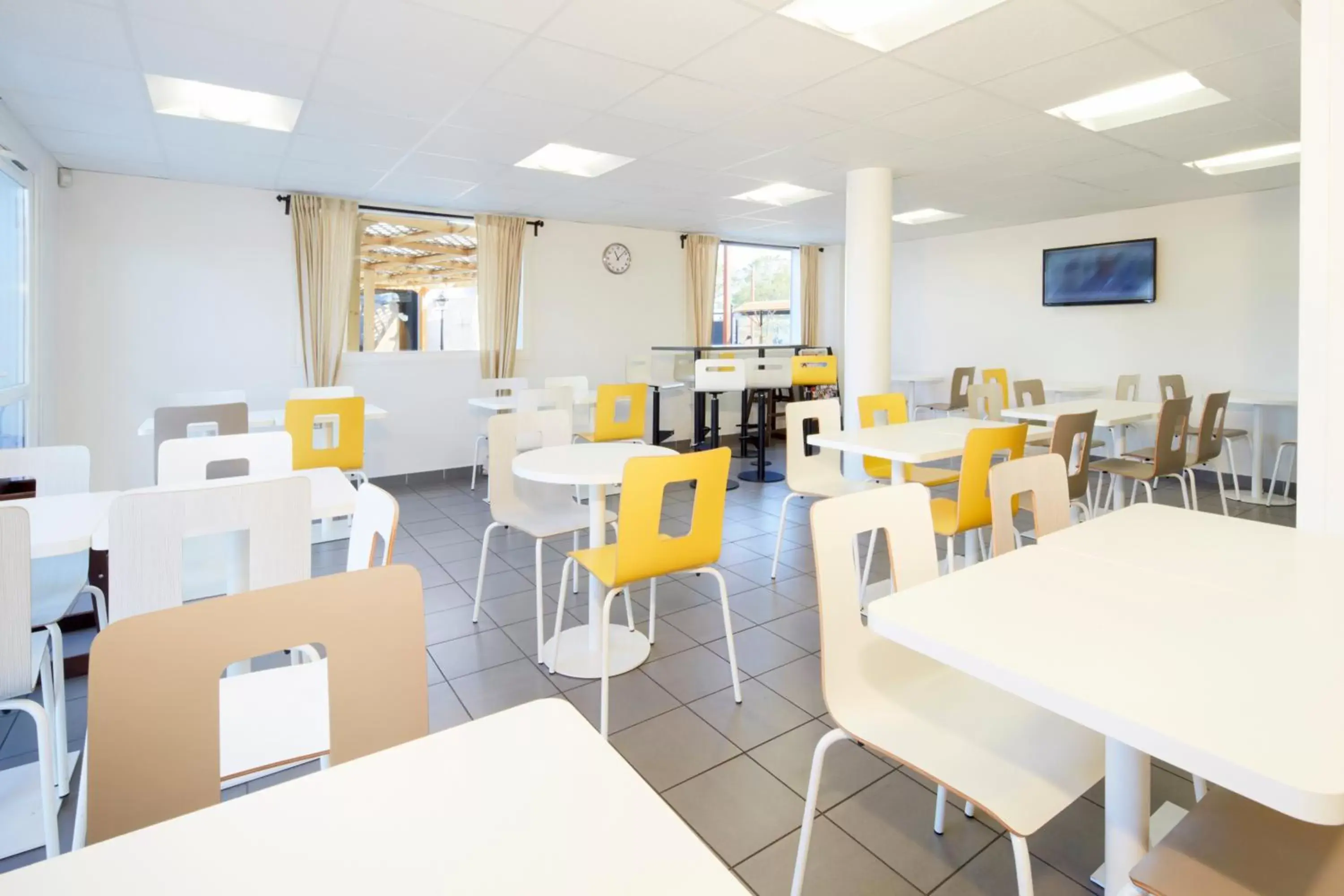 Activities, Restaurant/Places to Eat in Premiere Classe Valence Nord - Saint Marcel Les Valence