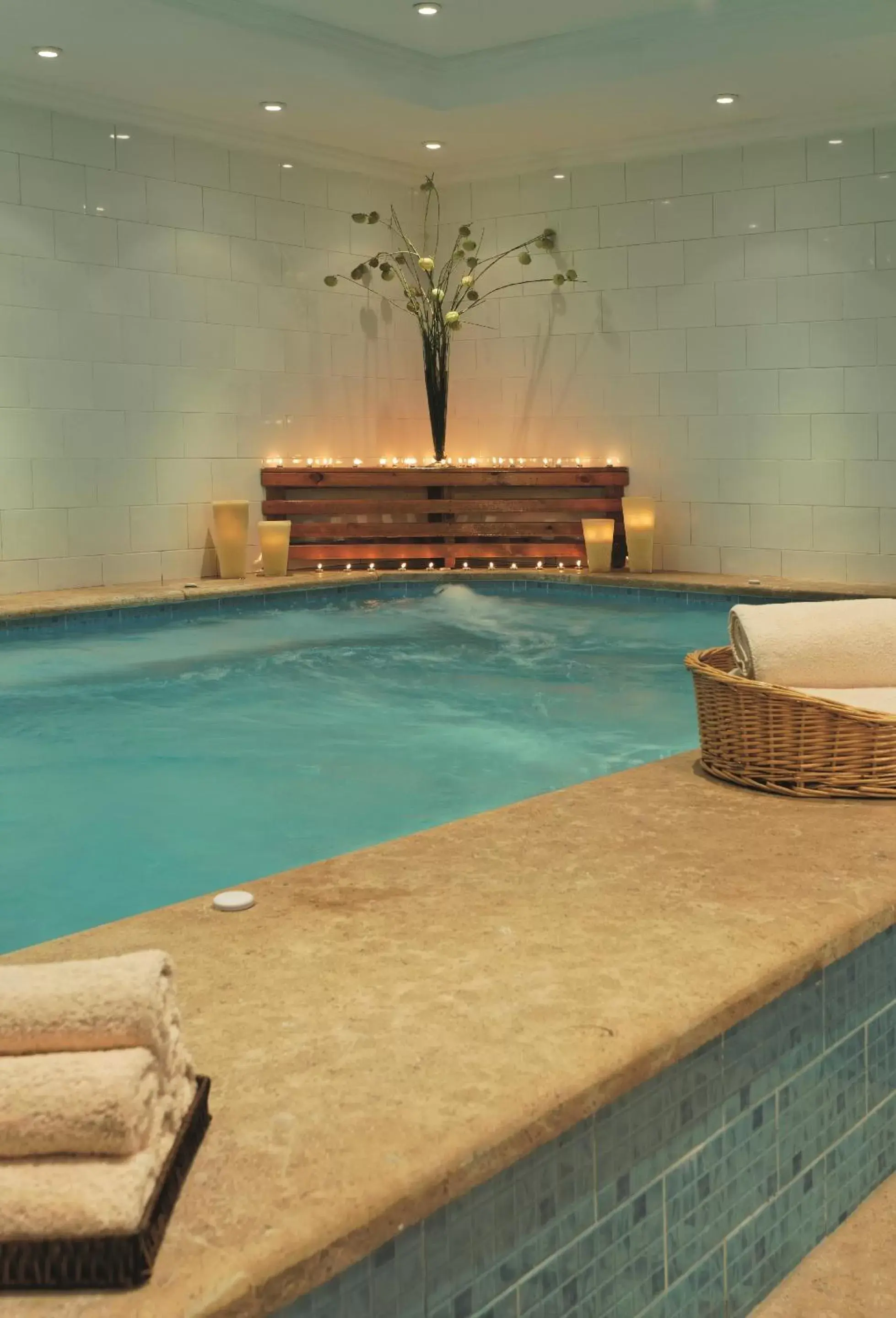 Hot Tub, Swimming Pool in Mövenpick Hotel Cairo - Media City