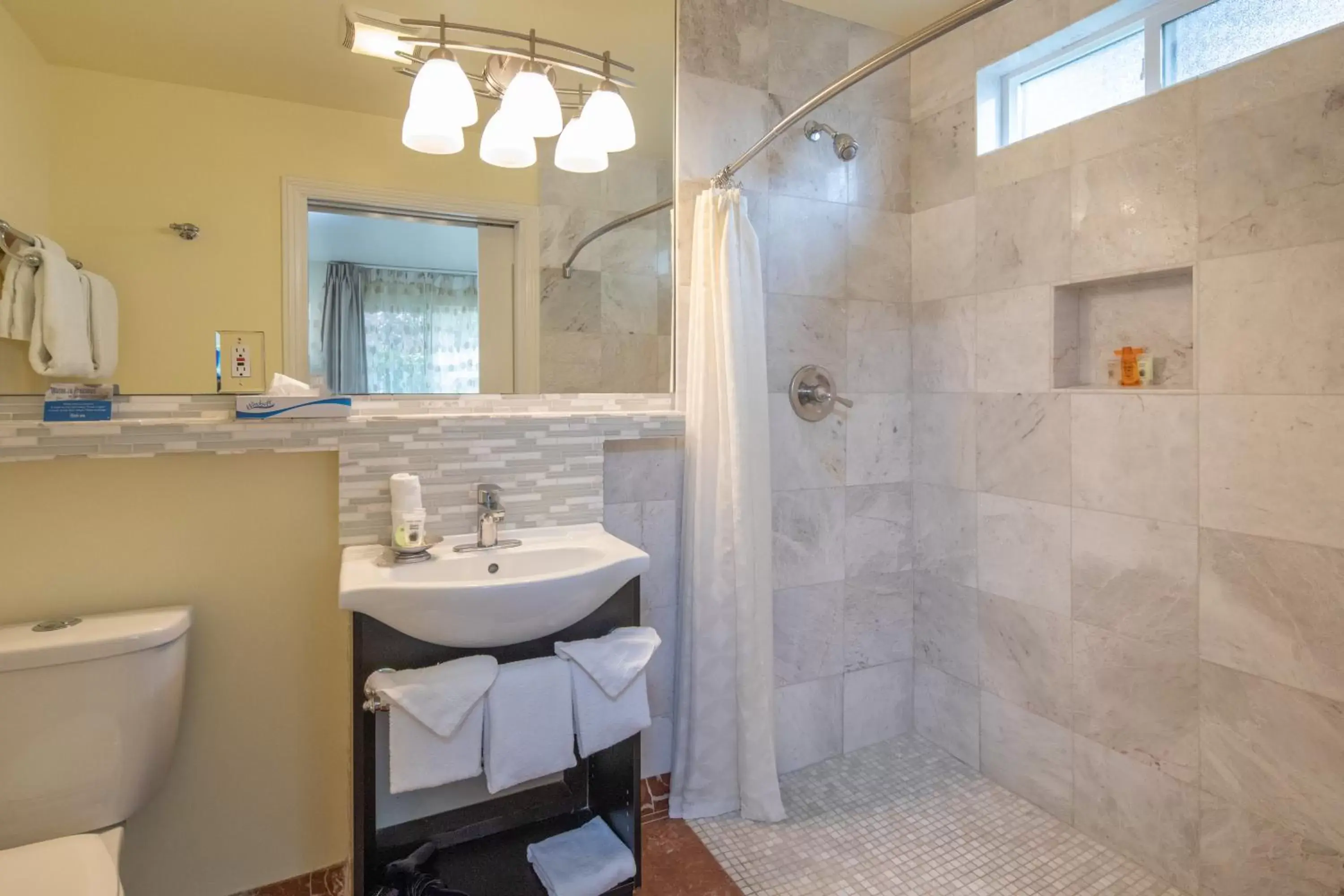 Bathroom in The Vendange Carmel Inn & Suites