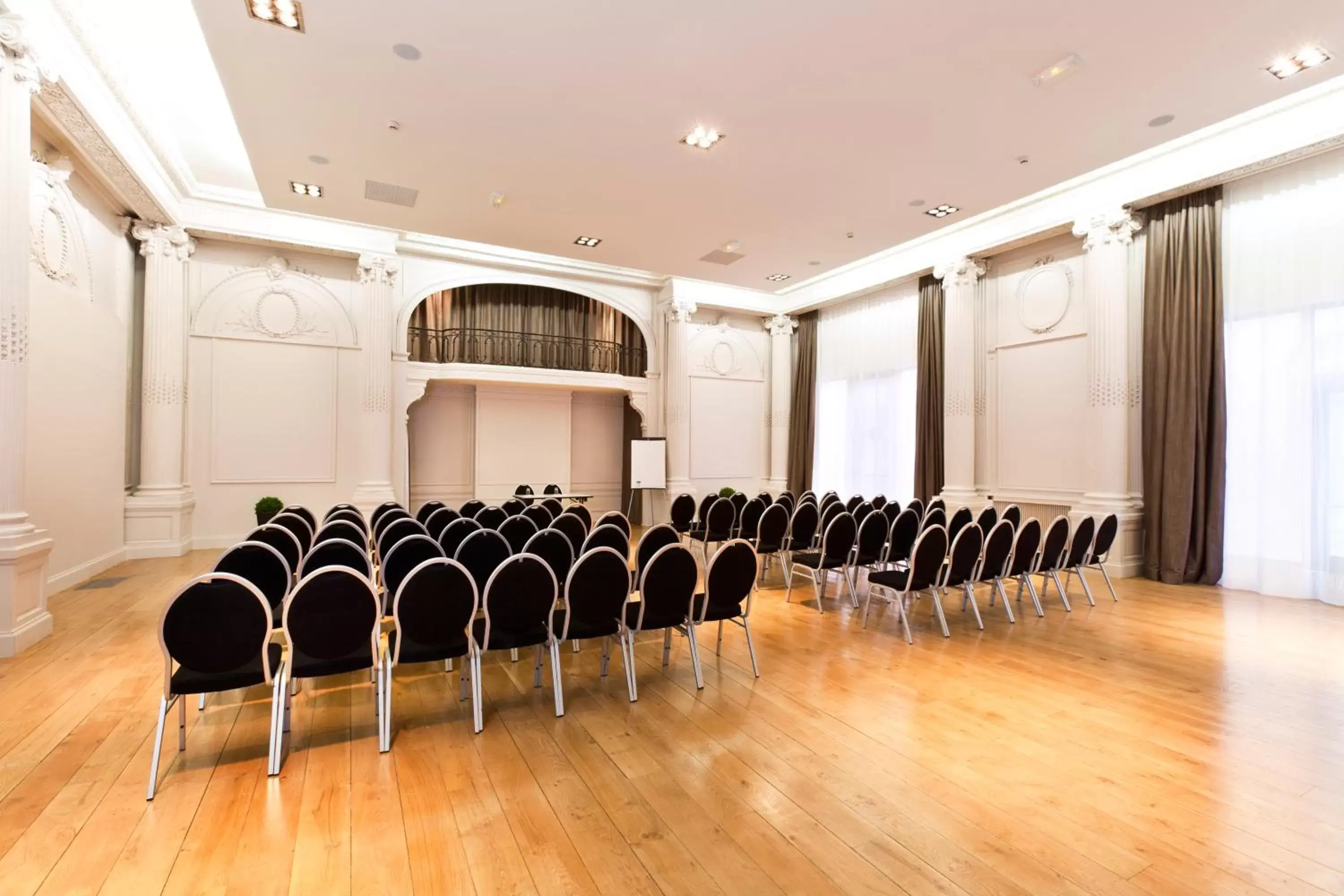 Business facilities, Business Area/Conference Room in Mercure Lille Roubaix Grand Hôtel