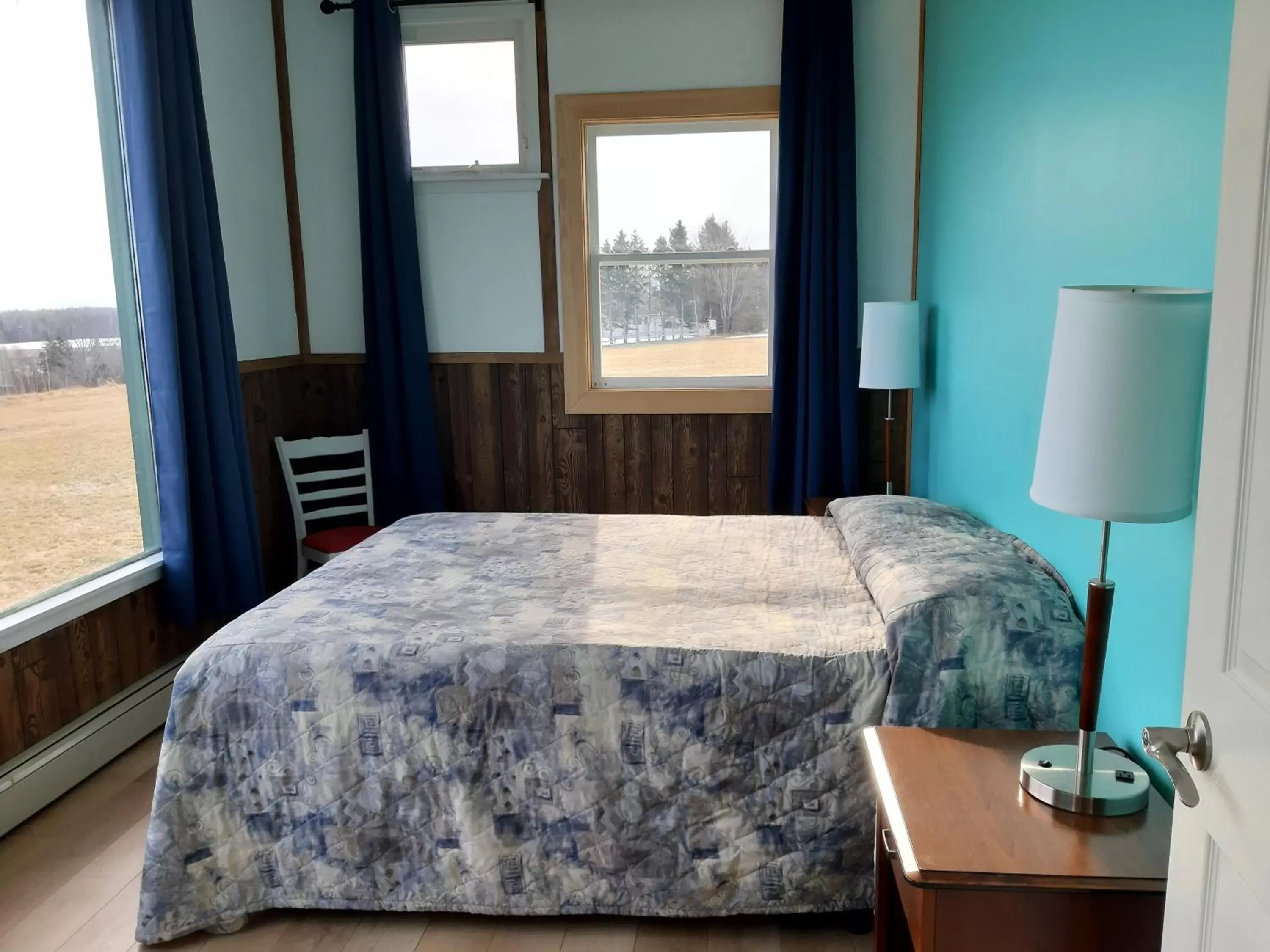 Bedroom, Bed in Balmoral Motel