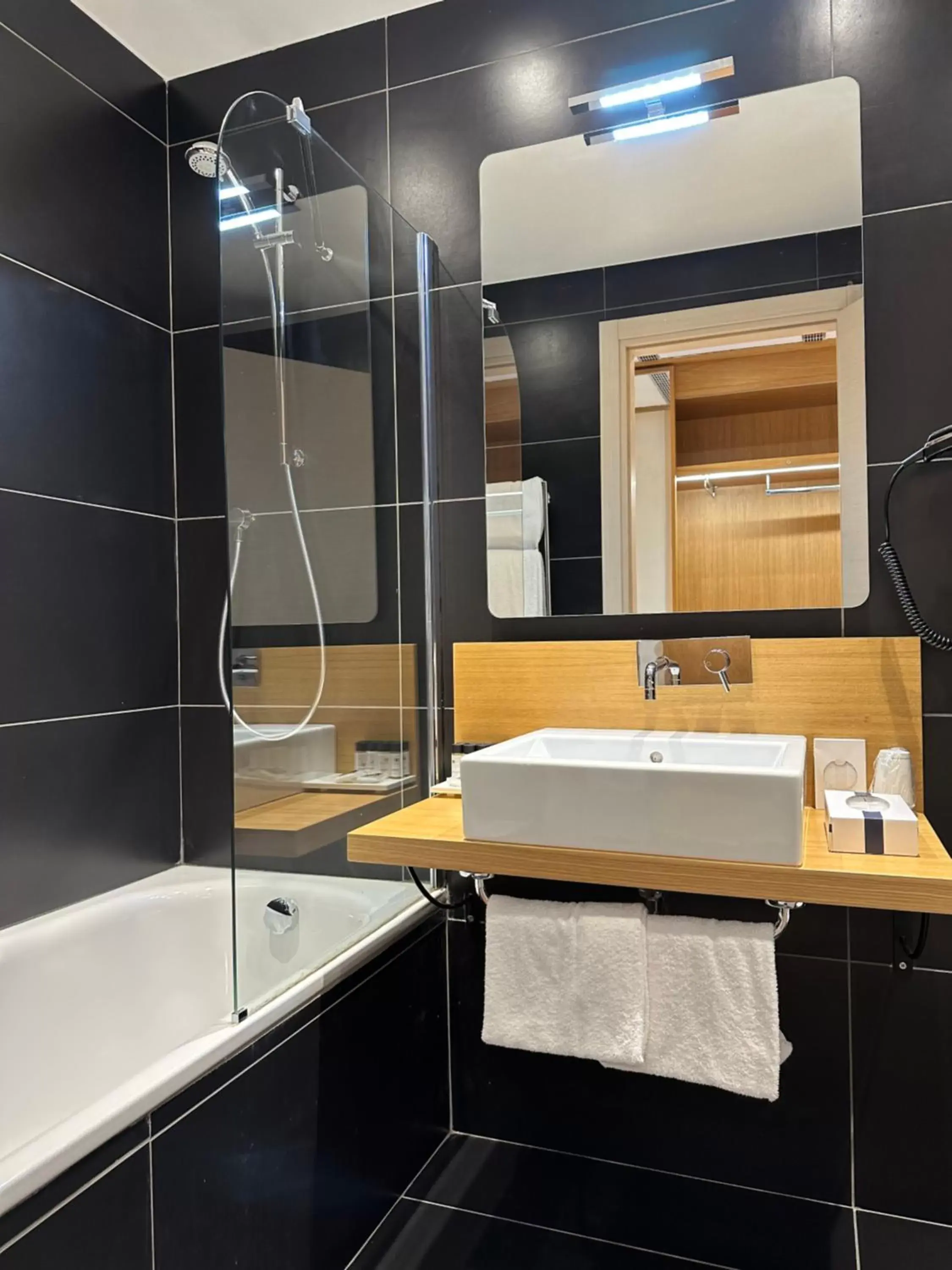 Shower, Bathroom in MIDAS Palace Hotel