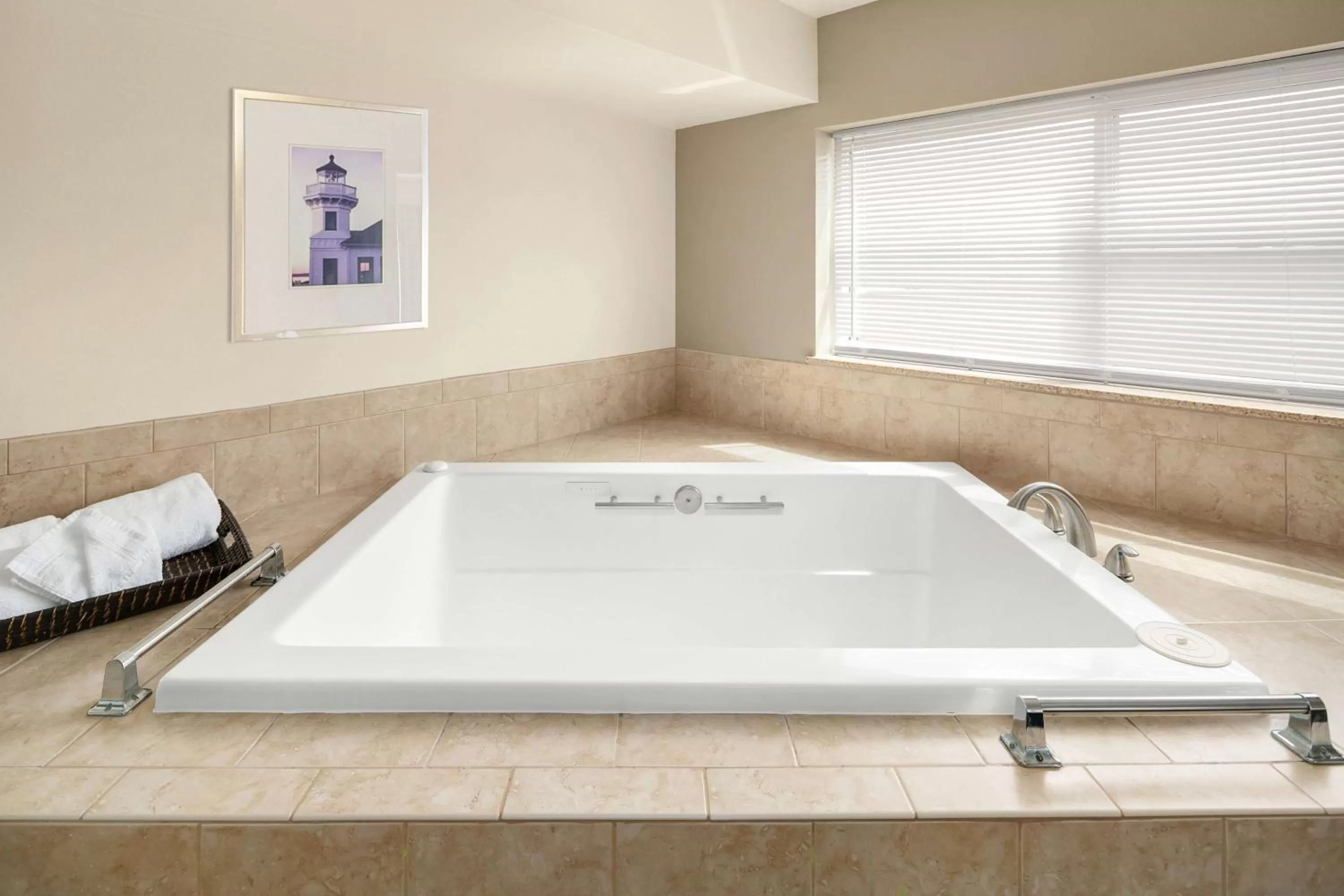 King Kitchen Suite - Disability Access - Roll In Shower in Executive Residency by Best Western Navigator Inn & Suites