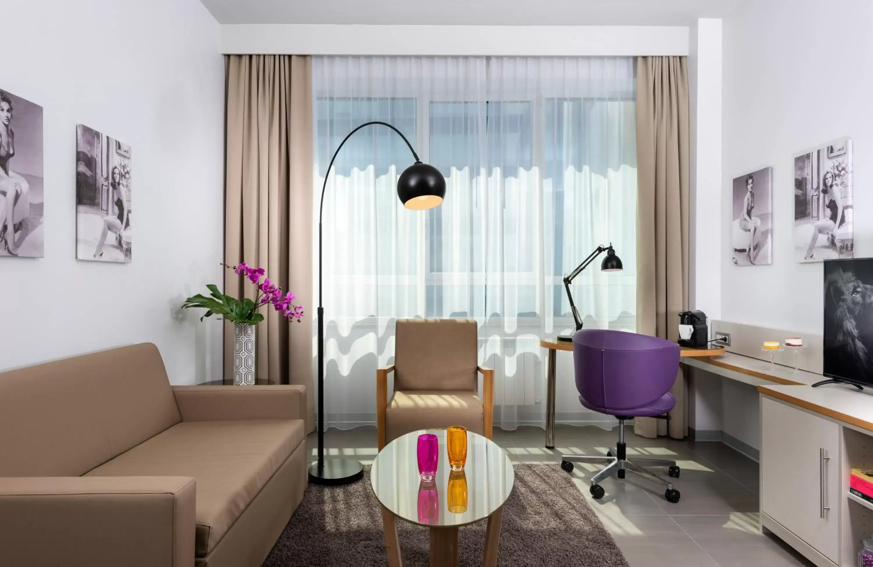 Photo of the whole room, Seating Area in NYX Hotel Milan by Leonardo Hotels