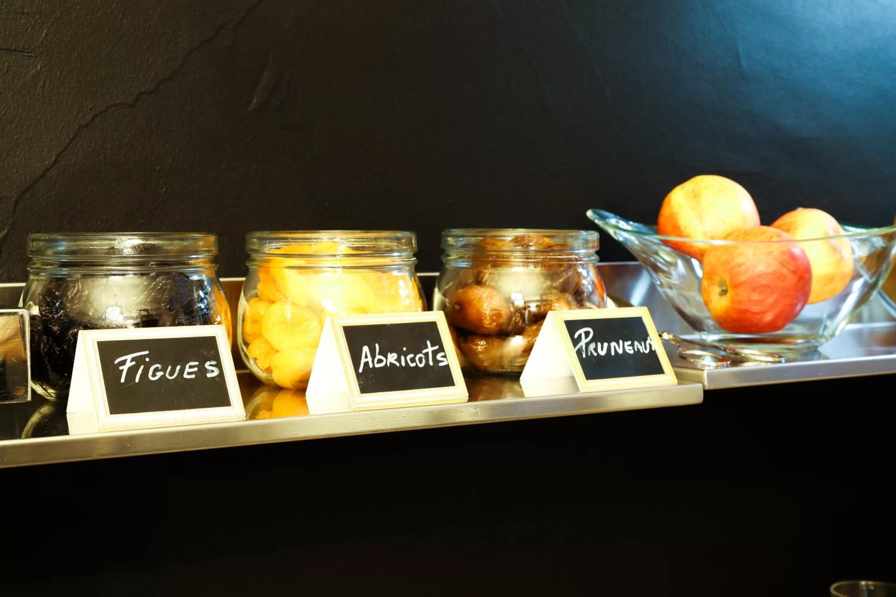 Food and drinks in Hotel Des Cedres