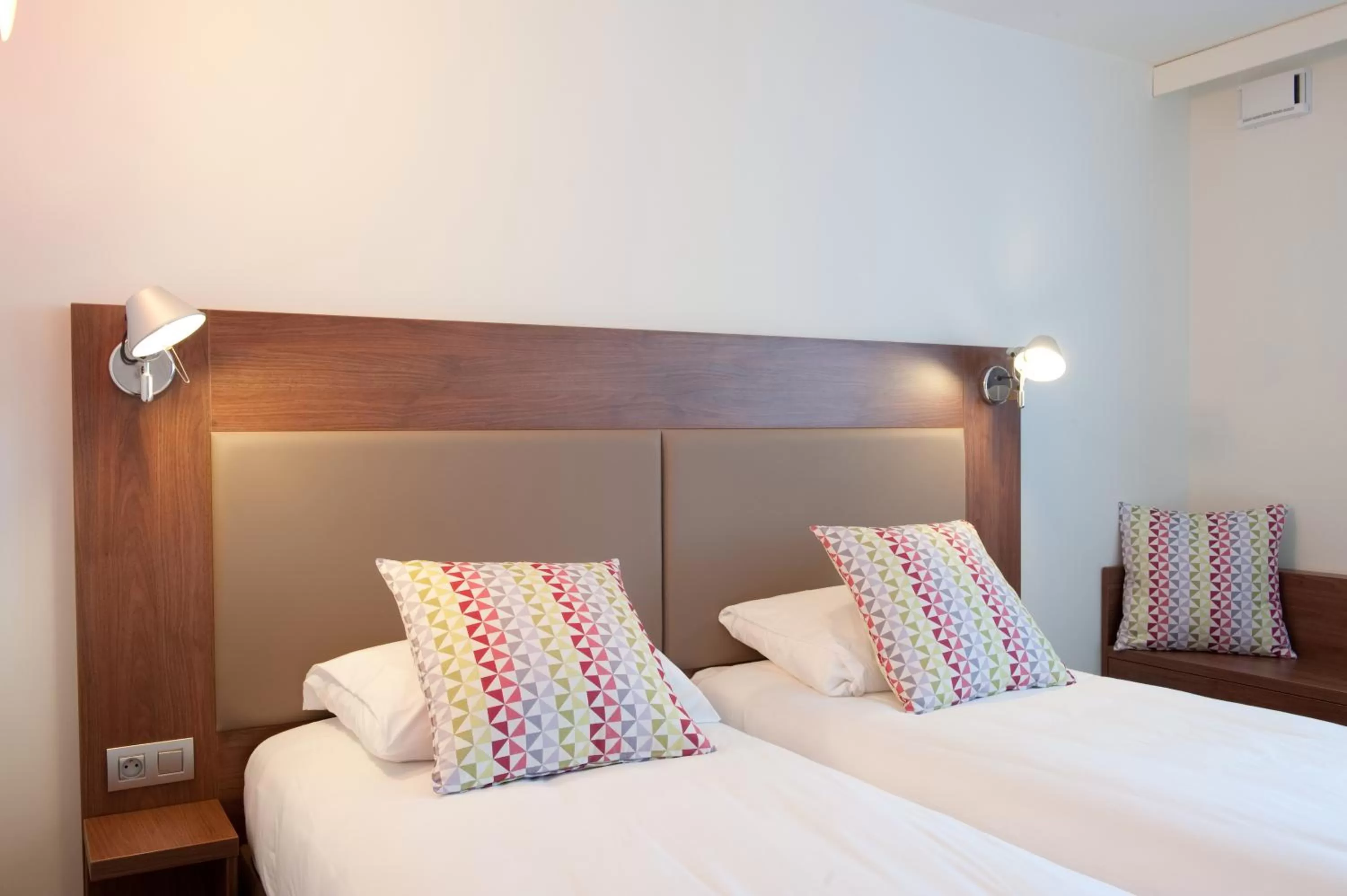 Bedroom, Bed in Campanile Limoges Centre - Gare