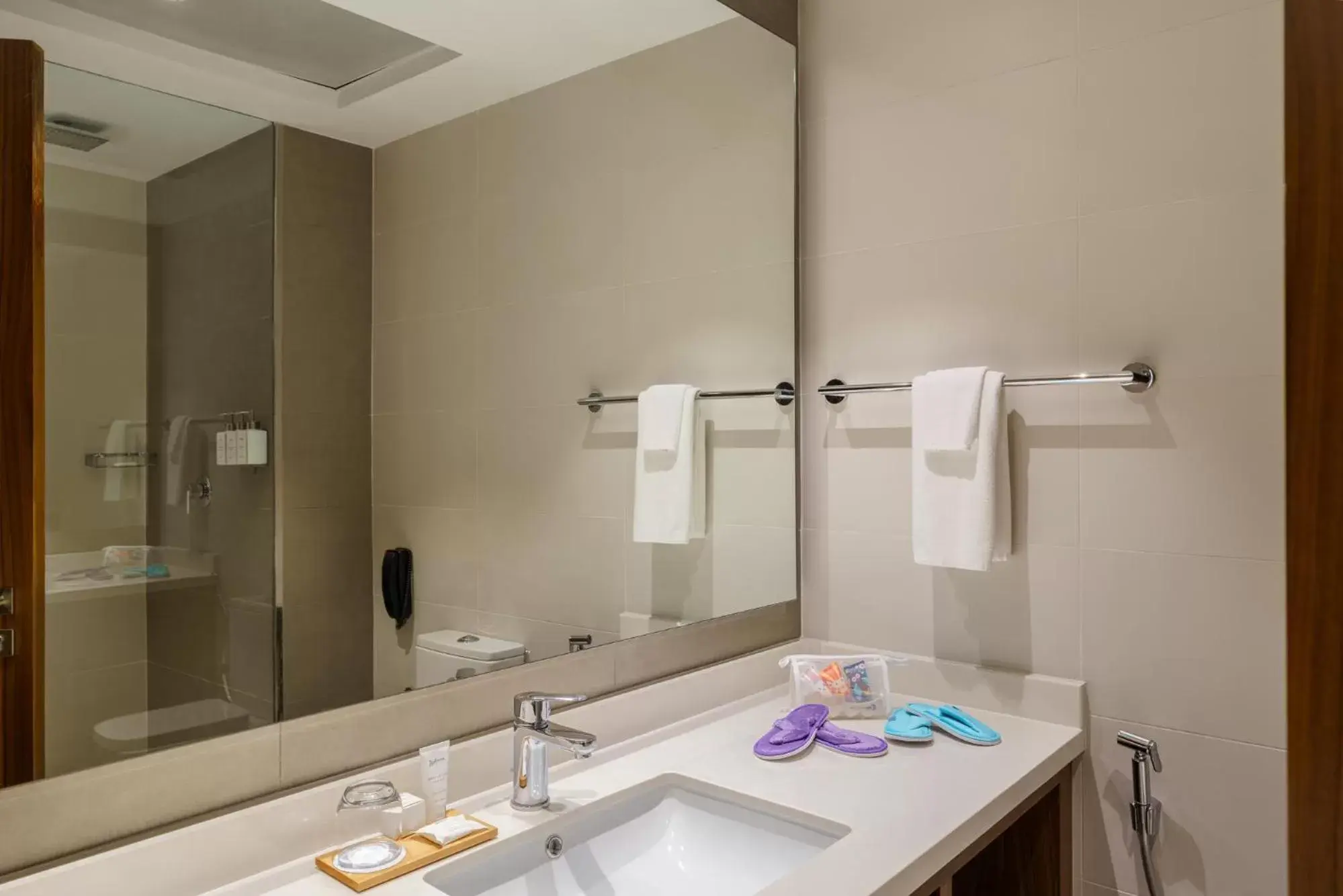 Shower, Bathroom in Radisson Resort Ras Al Khaimah Marjan Island