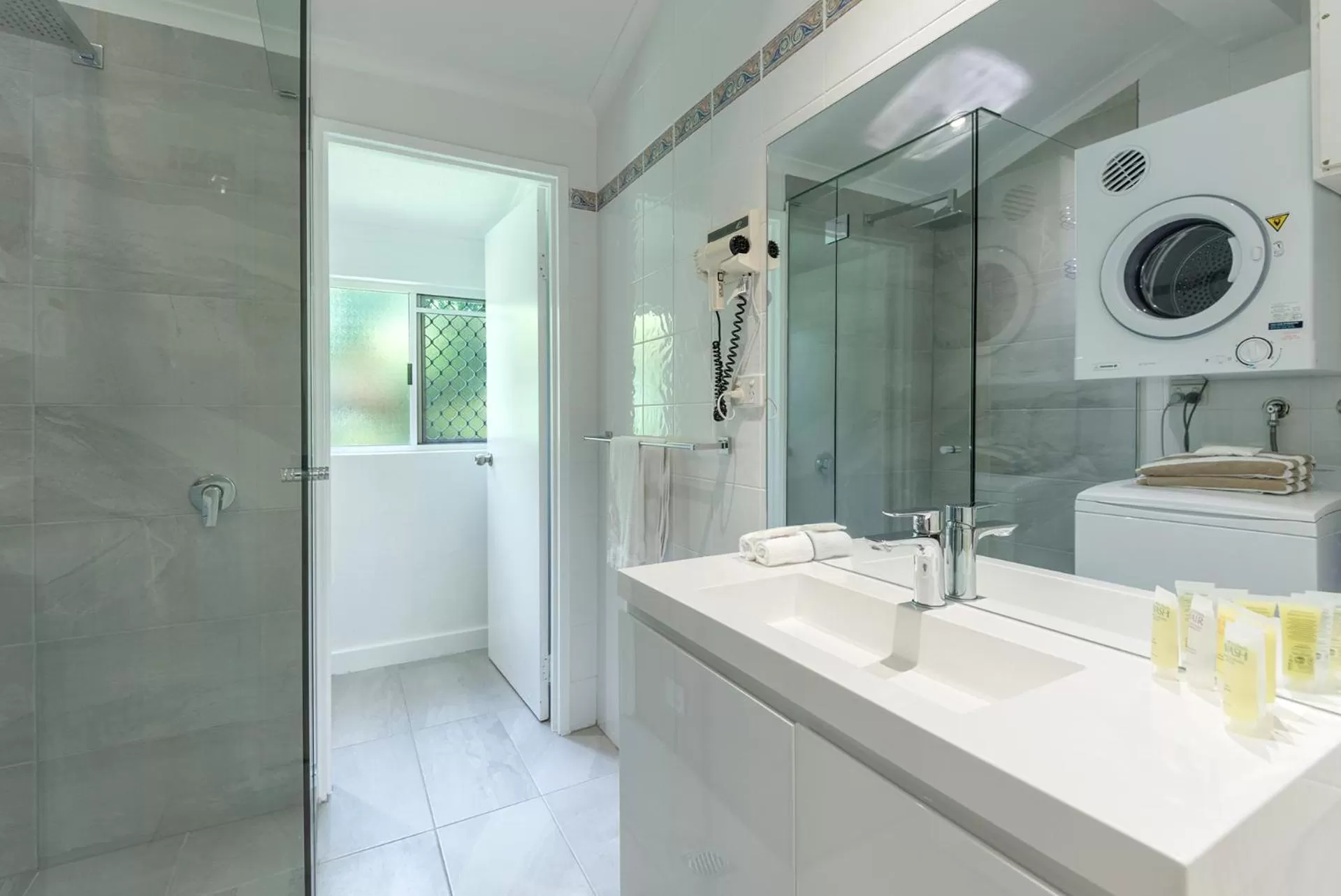 Bathroom in Garrick House