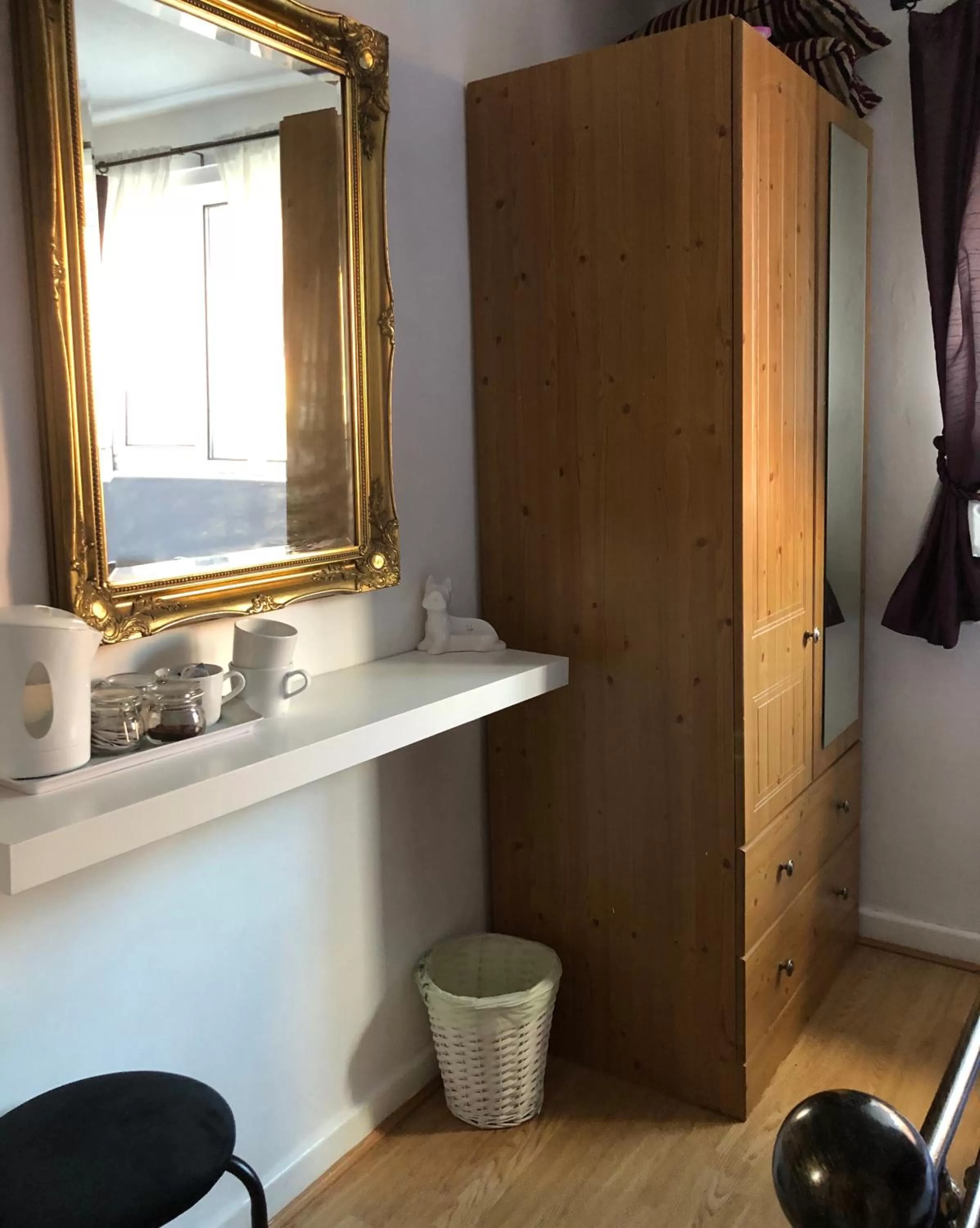 Bathroom in Home from home, close to Redditch hospital & transport links