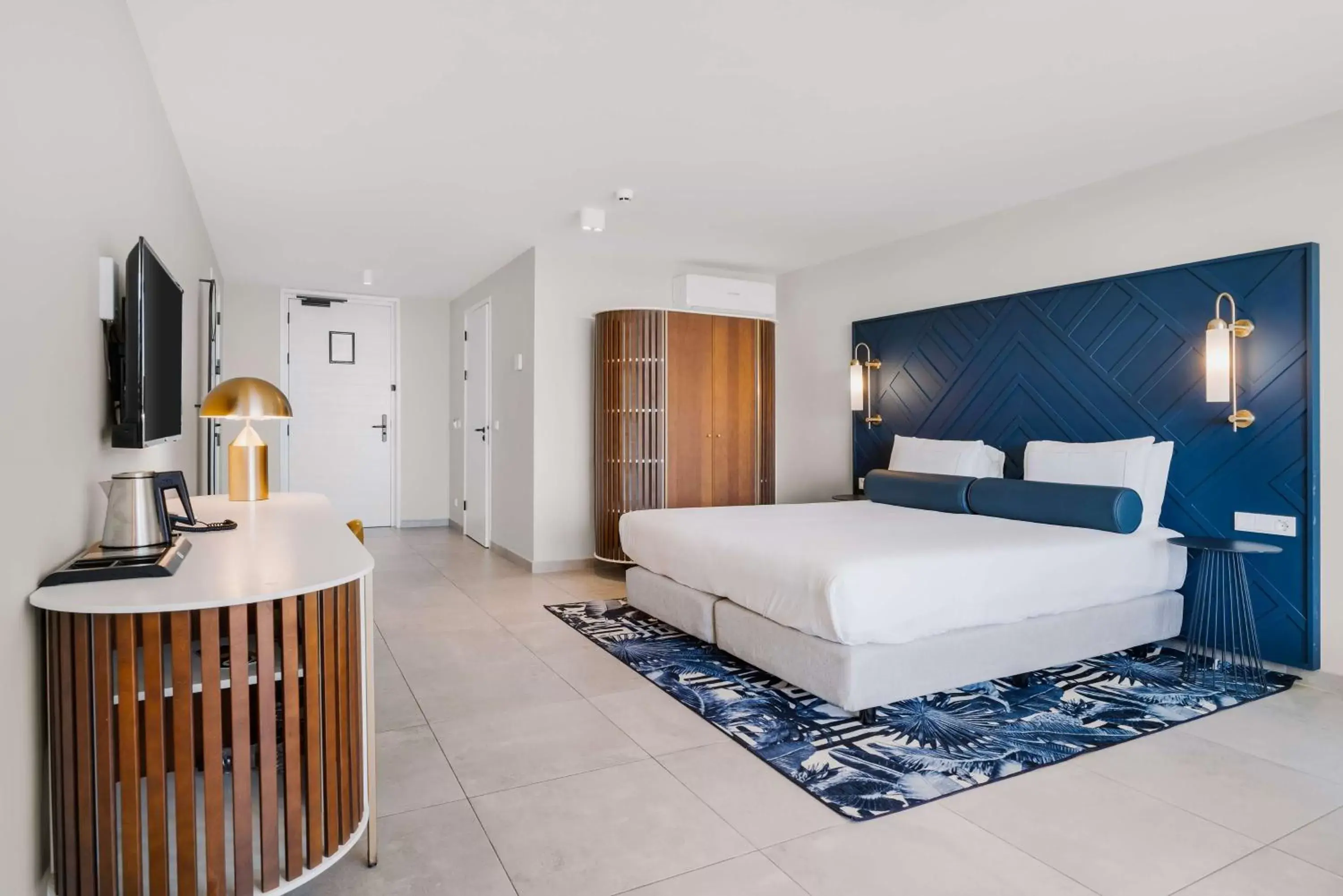 Bed in Mangrove Beach Corendon Curacao All-Inclusive Resort, Curio