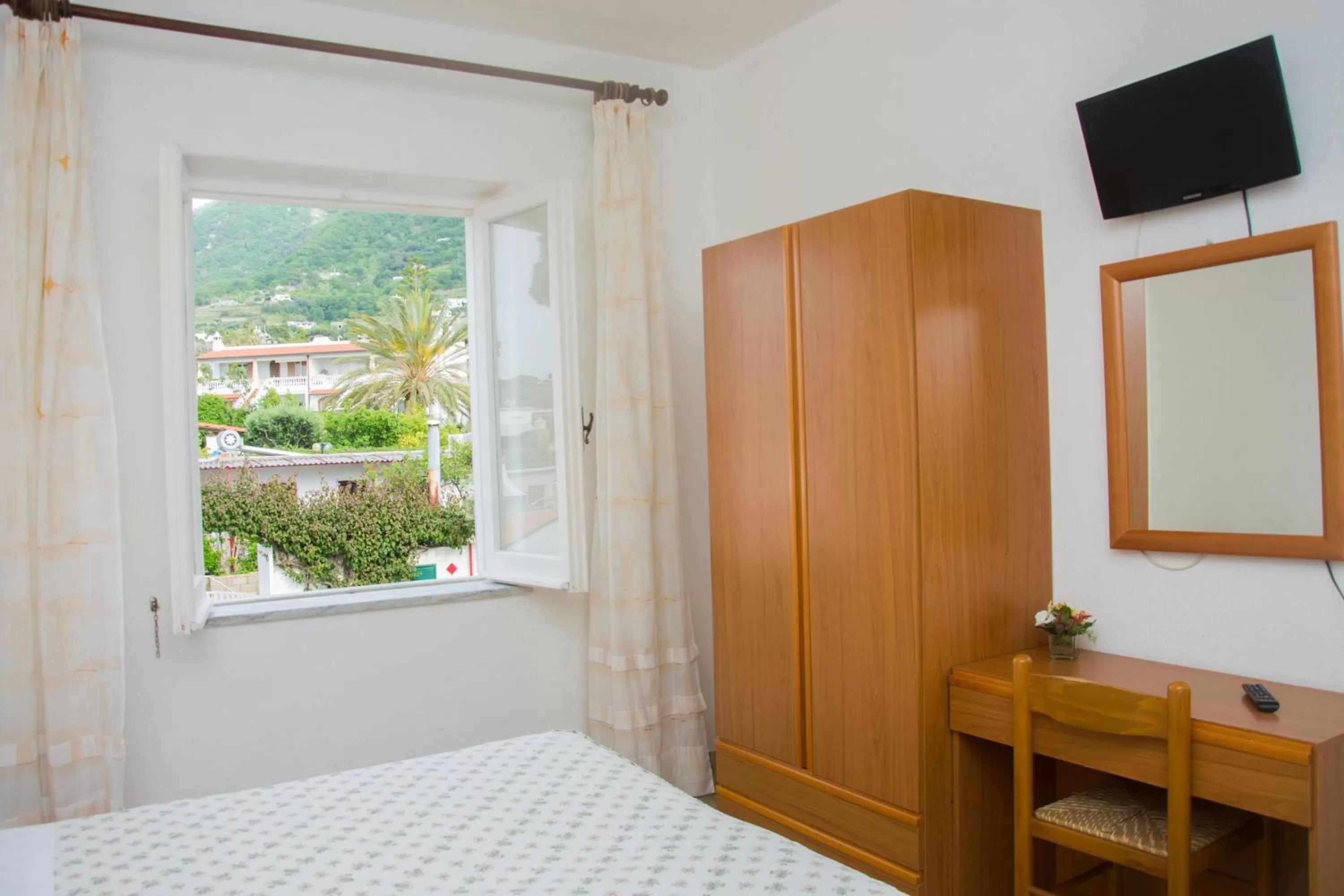 Mountain view, Bed in Pensione Villa Mena