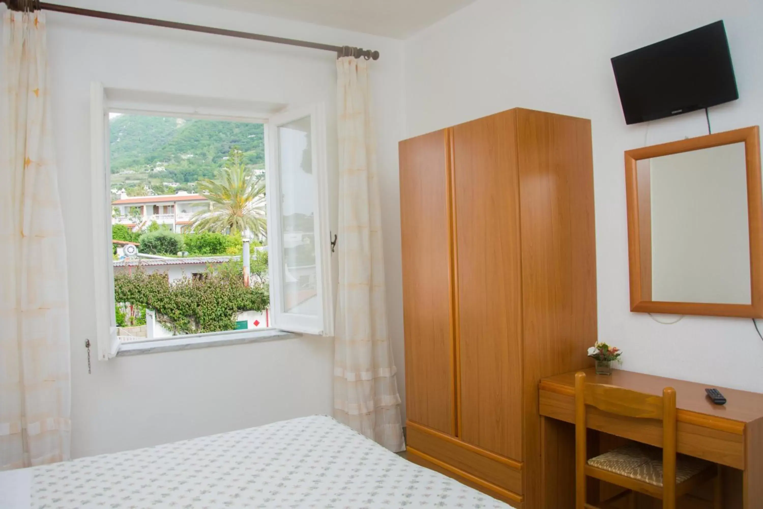 Mountain view, Bed in Hotel Villa Mena