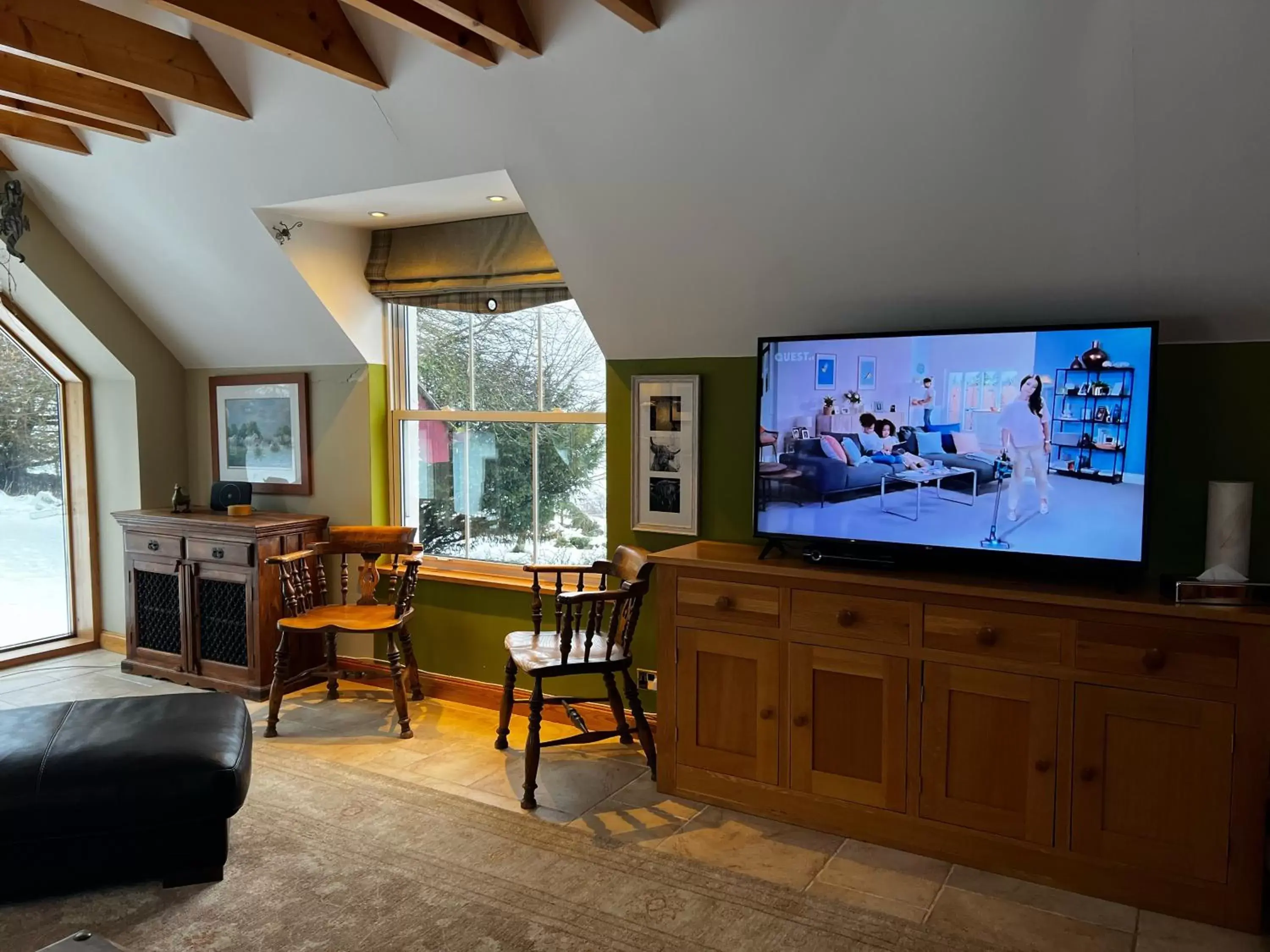 Communal lounge/ TV room, TV/Entertainment Center in Errichel House and Cottages