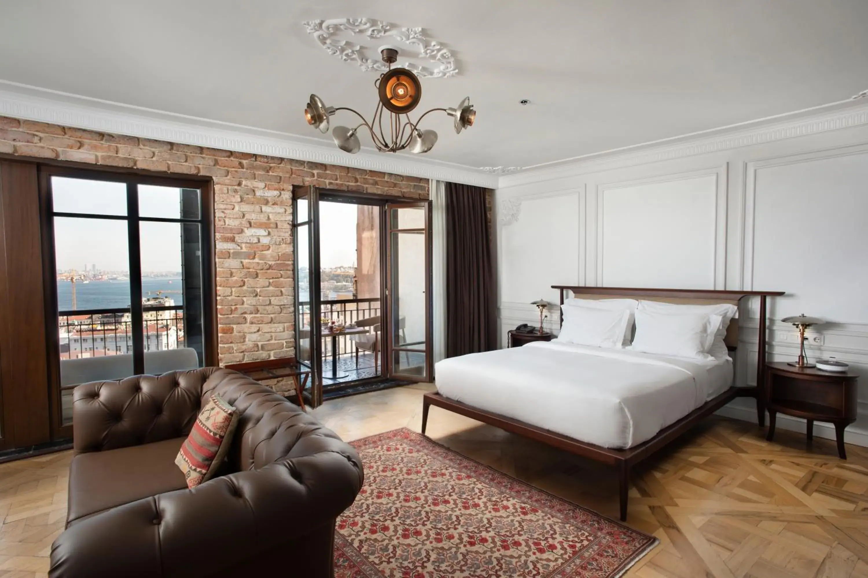 Photo of the whole room in Georges Hotel Galata
