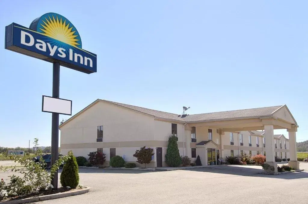 Property Building in Days Inn by Wyndham Grayson