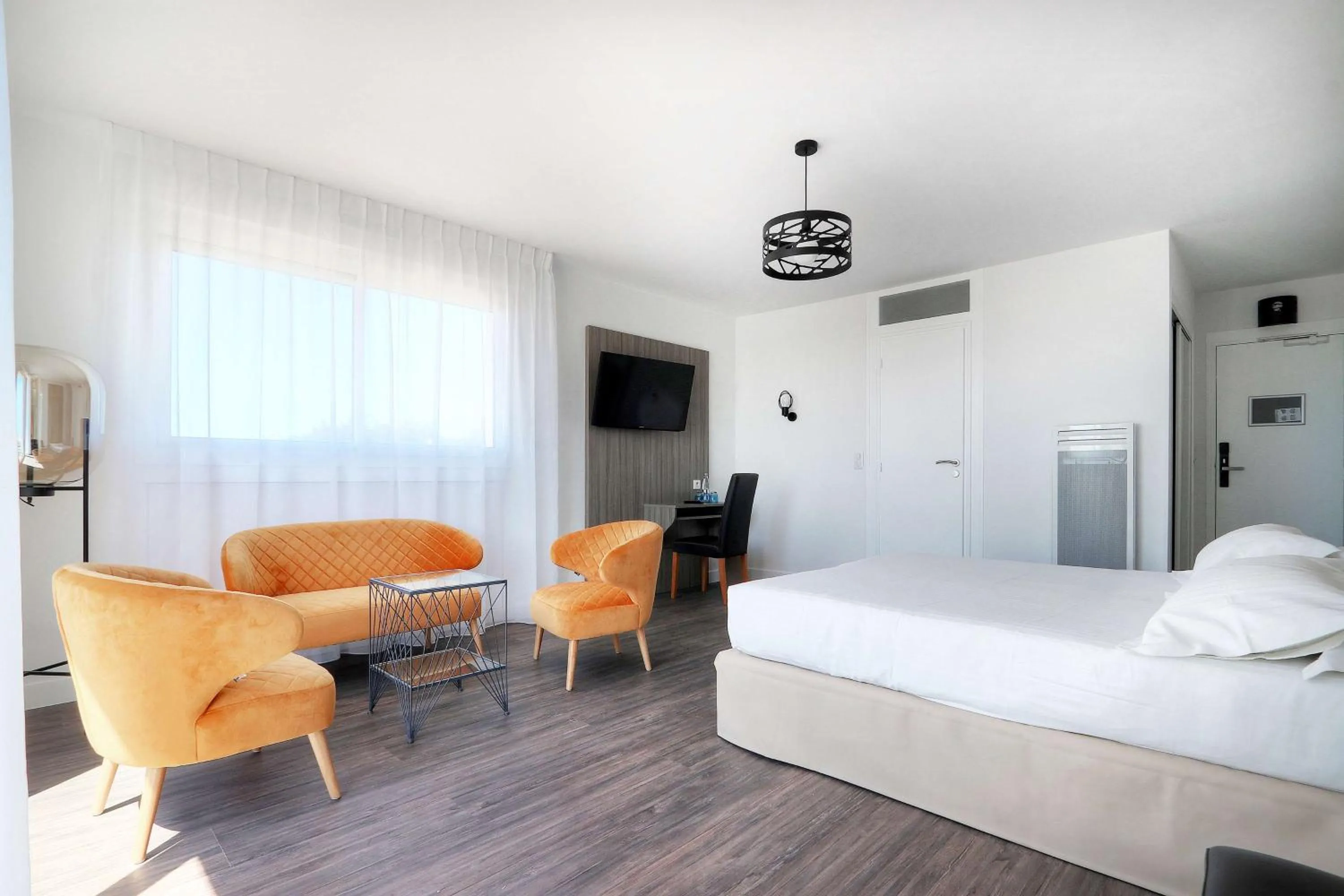 Photo of the whole room, Bed in Best Western Hôtel Le Bellevue Quiberon