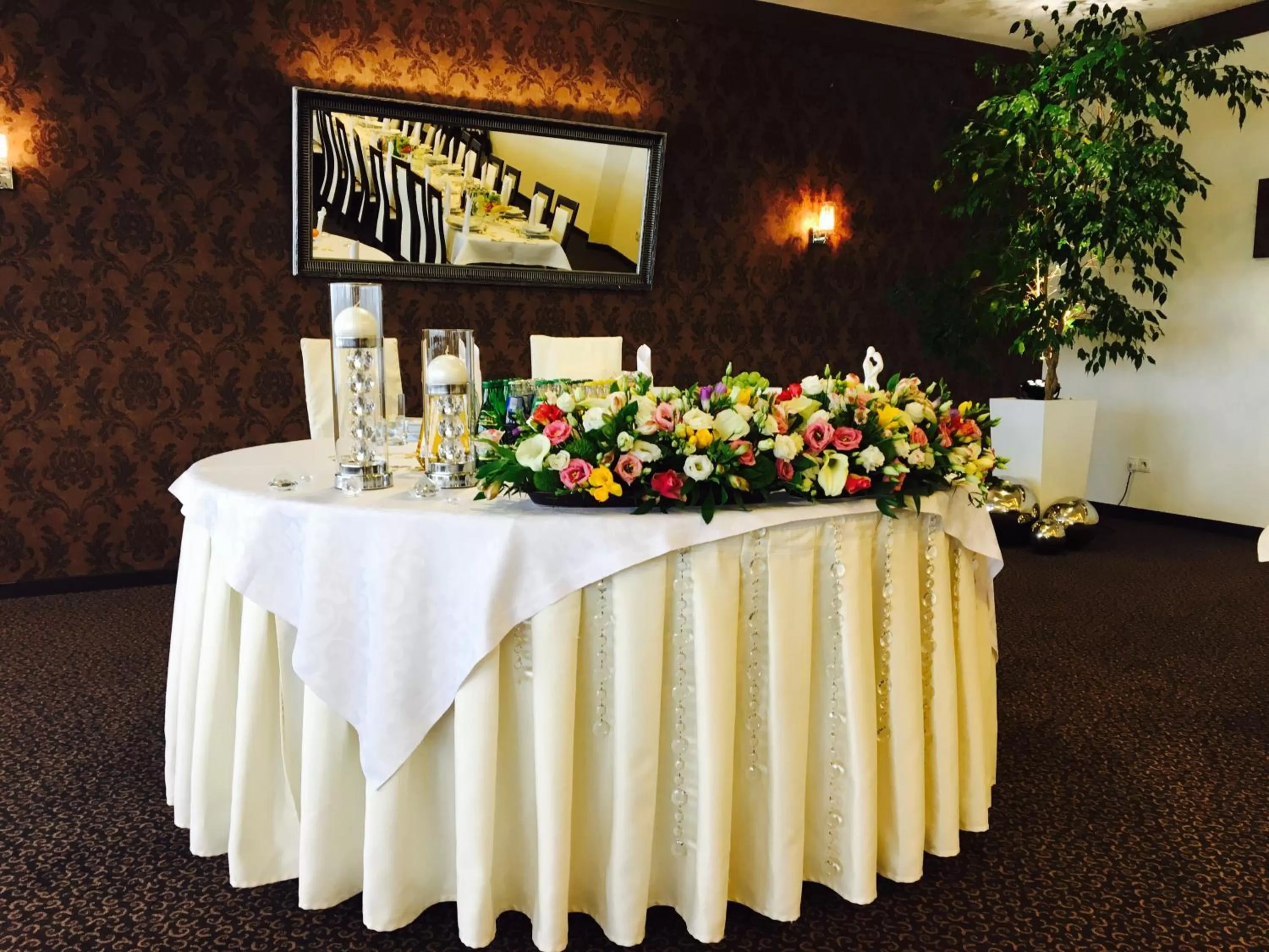 Restaurant/places to eat in Hotel Ines