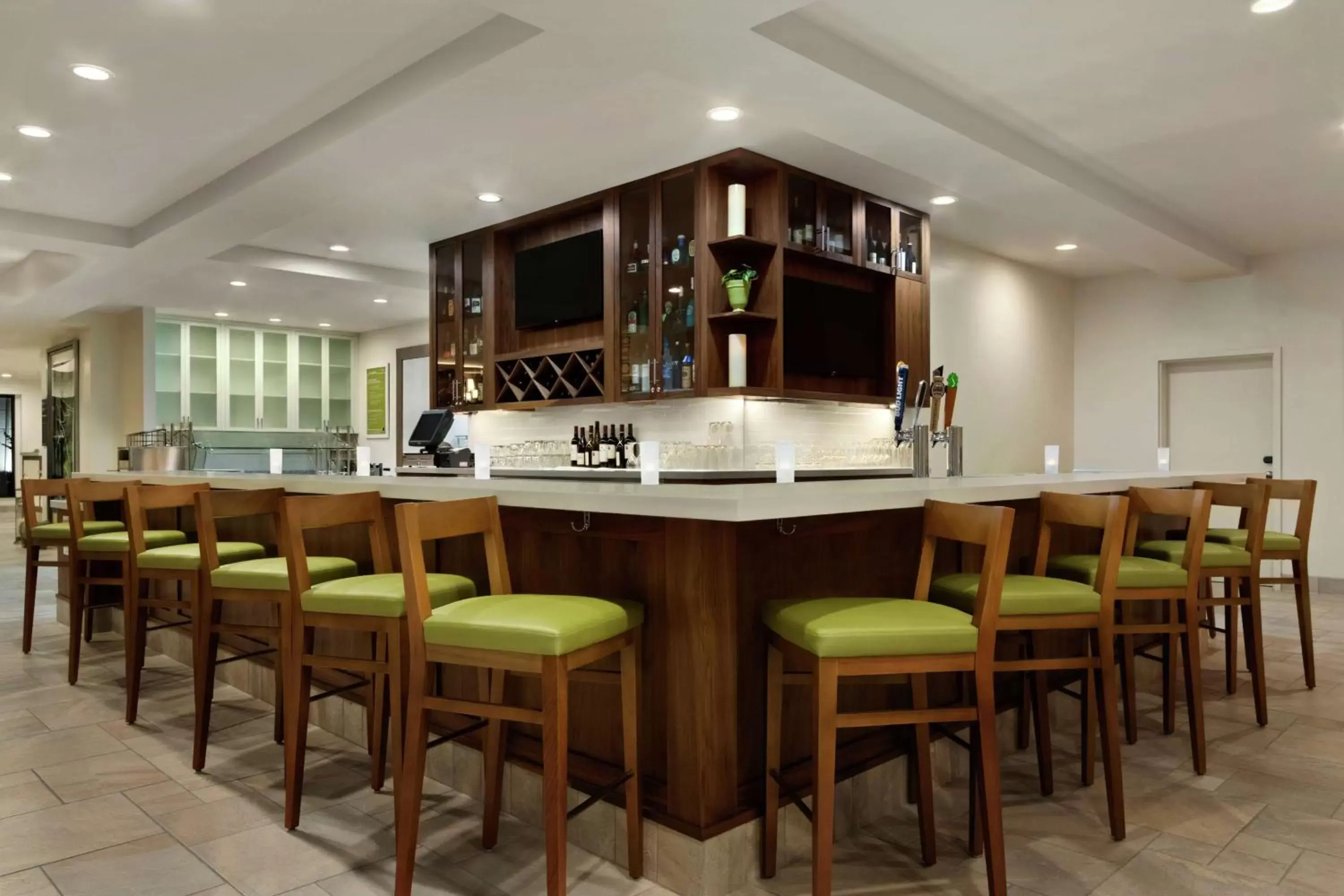 Lounge or bar in Hilton Garden Inn Medford