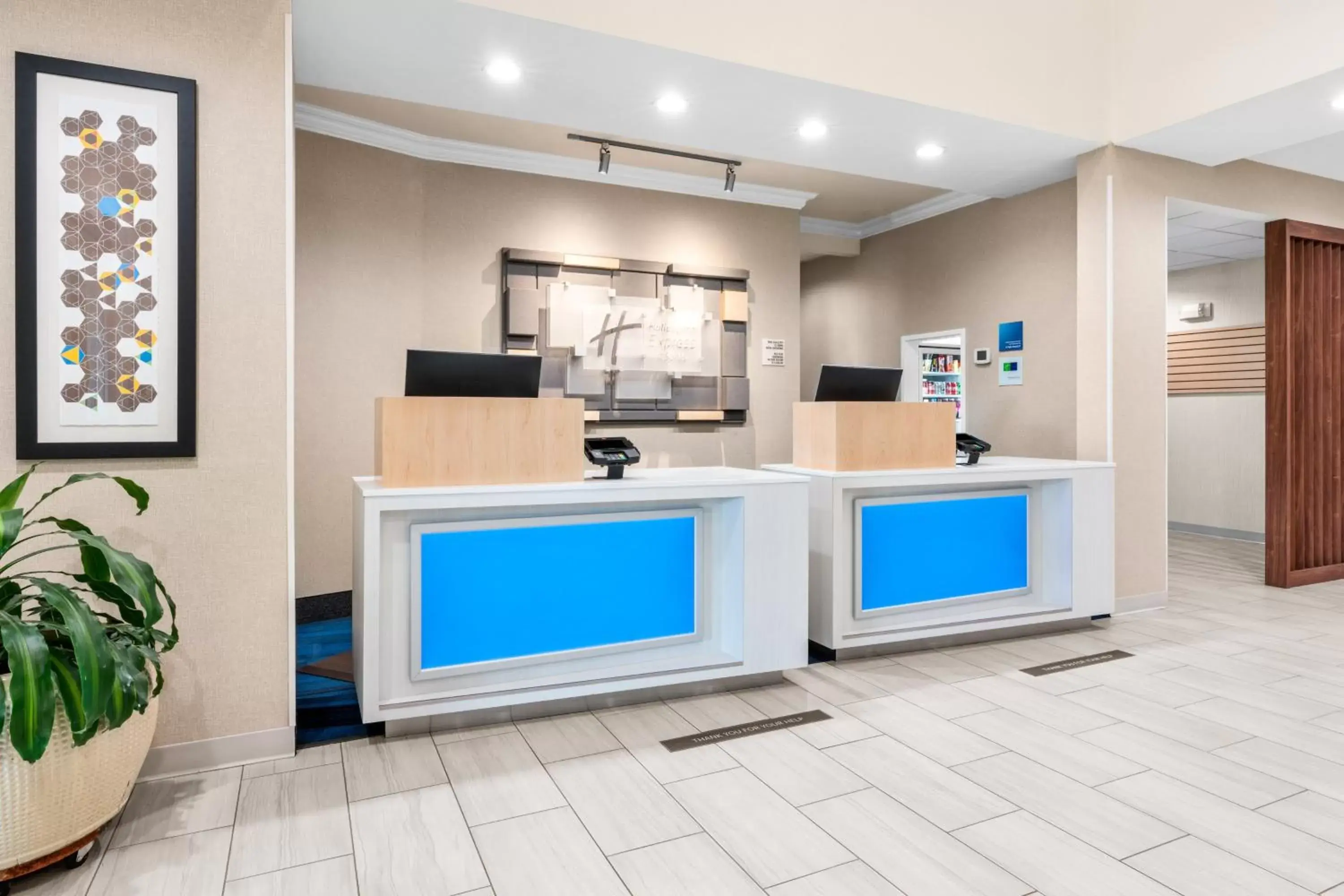 Property building, Lobby/Reception in Holiday Inn Express Hotel & Suites Klamath Falls Central, an IHG Hotel