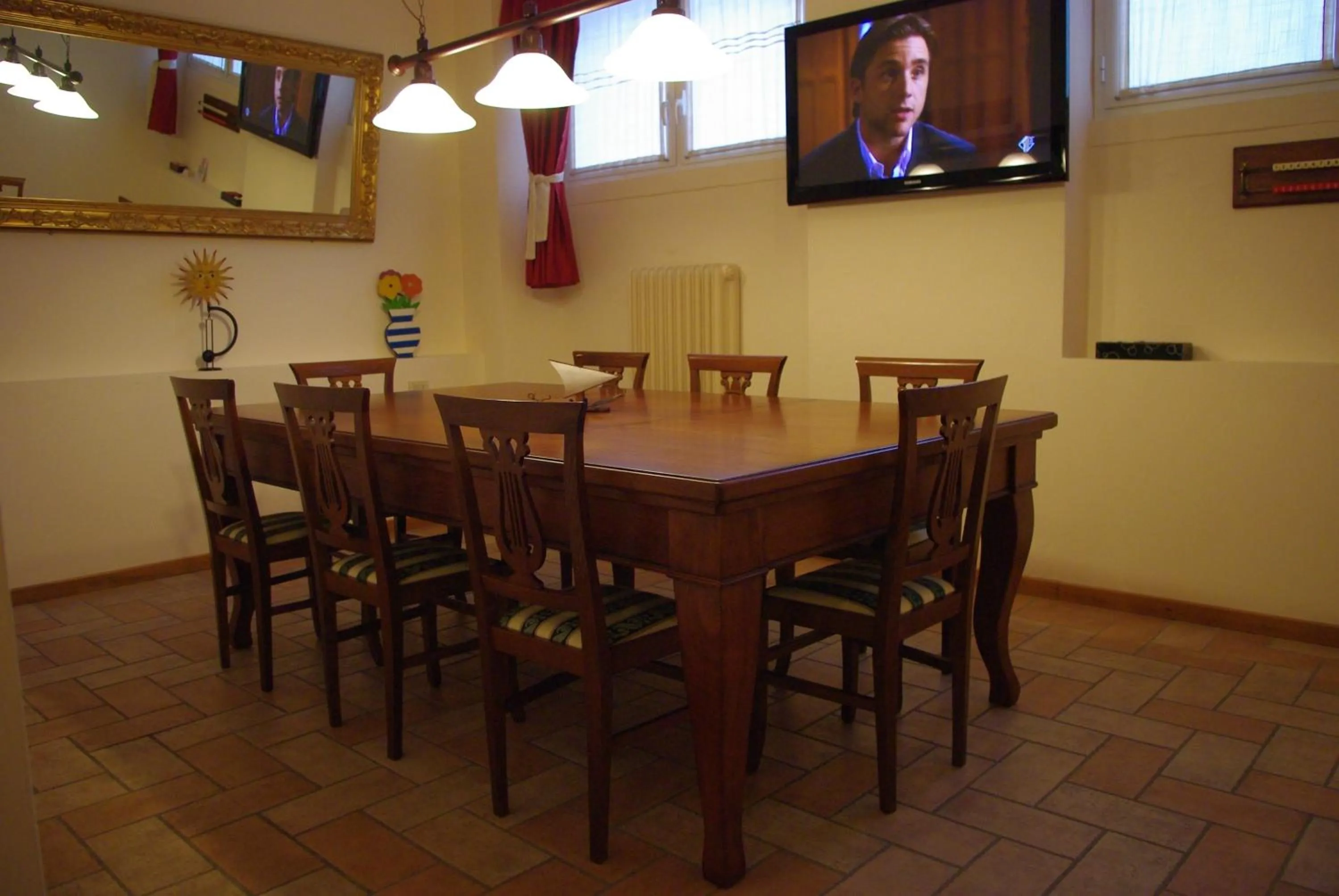 Communal lounge/ TV room in Il Girasole High Quality Inn