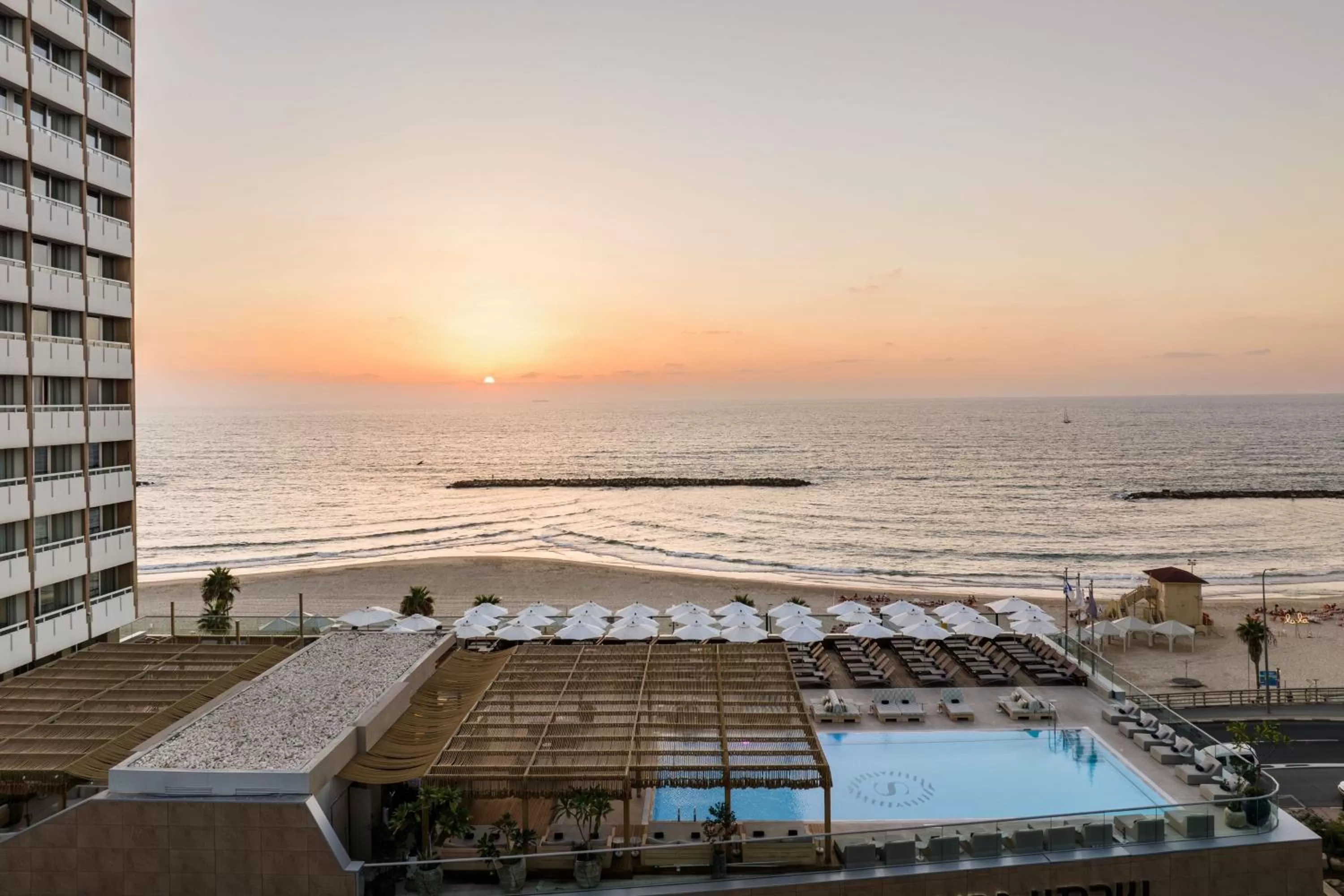 Swimming pool in Sheraton Grand Tel Aviv