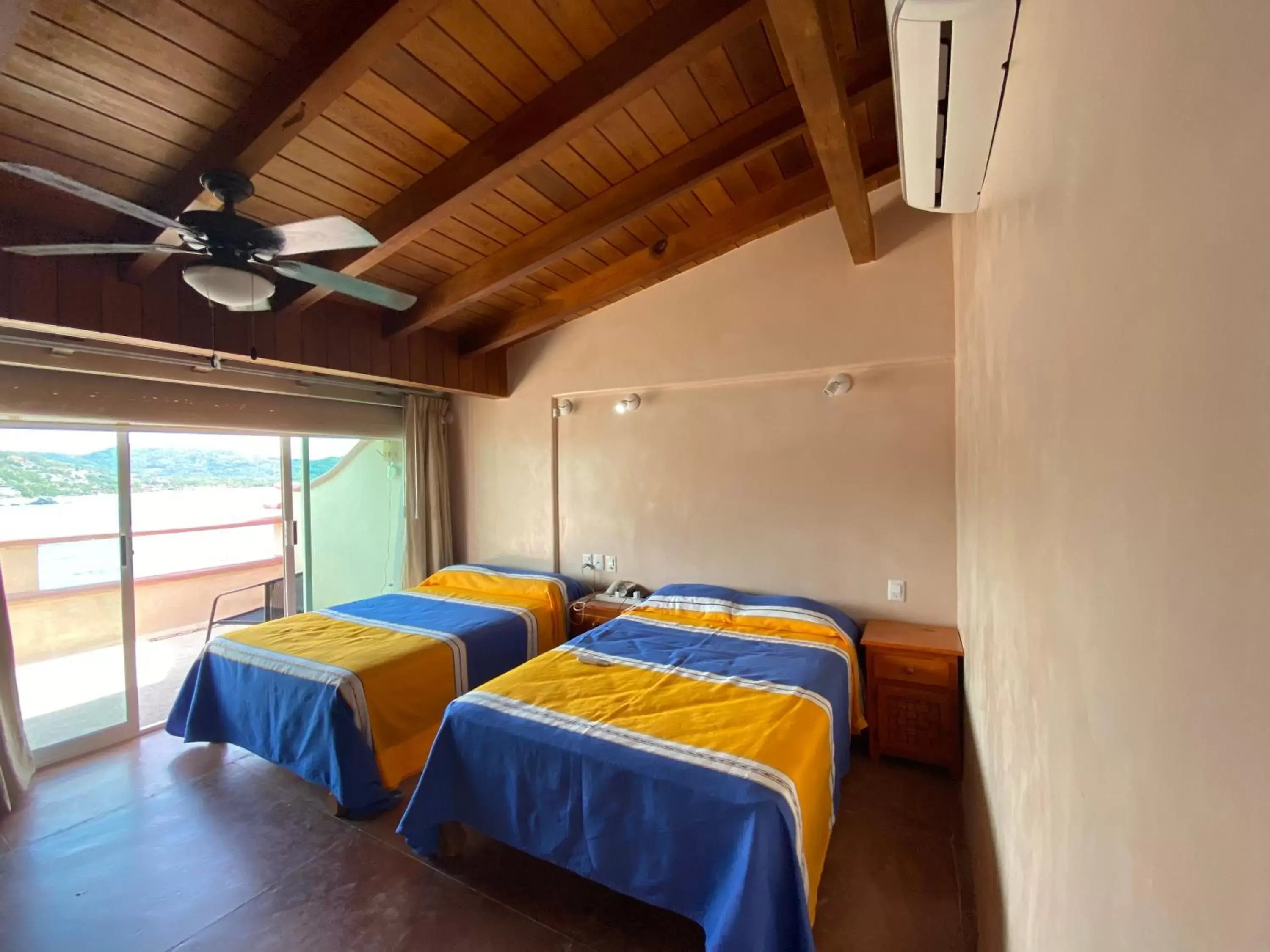 Photo of the whole room, Bed in Villa del Pescador