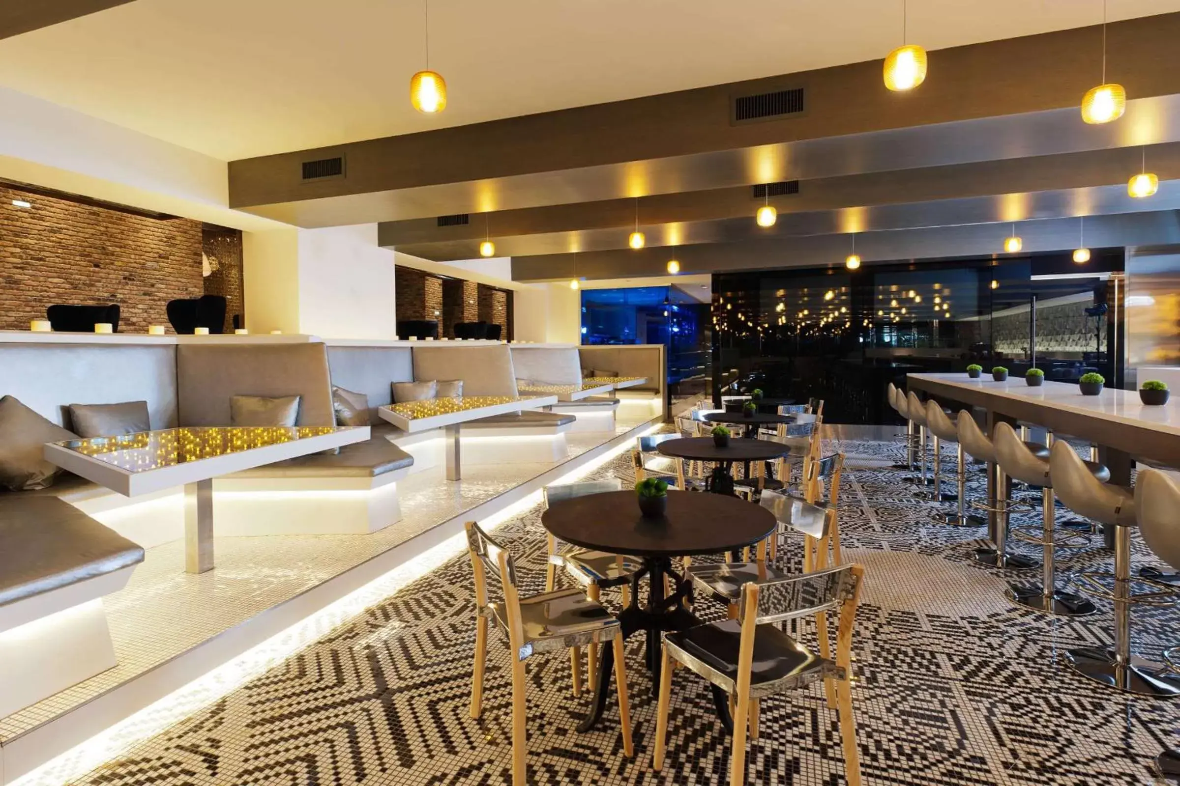 Lounge or bar, Lounge/Bar in Radisson Blu Aqua Hotel Chicago