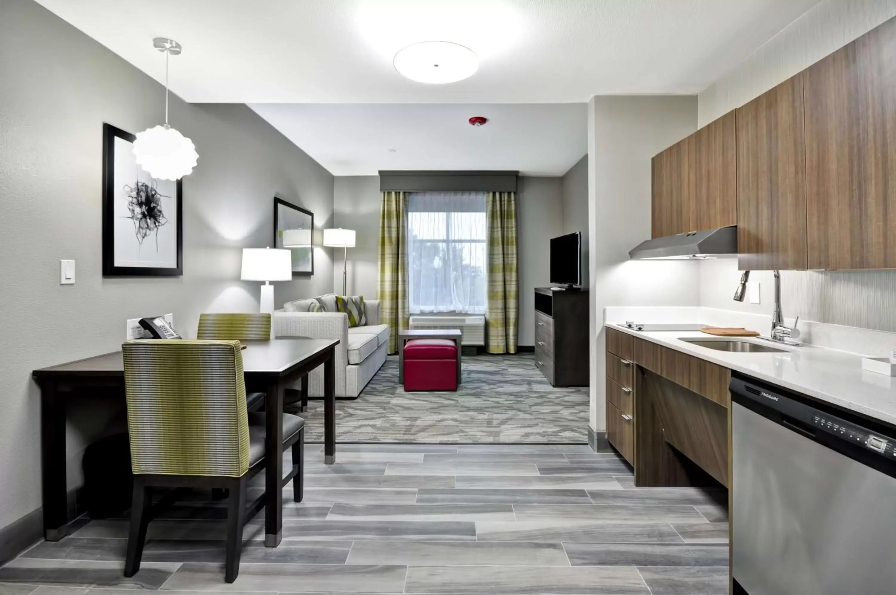 Bedroom, Kitchen/Kitchenette in Homewood Suites by Hilton Tyler