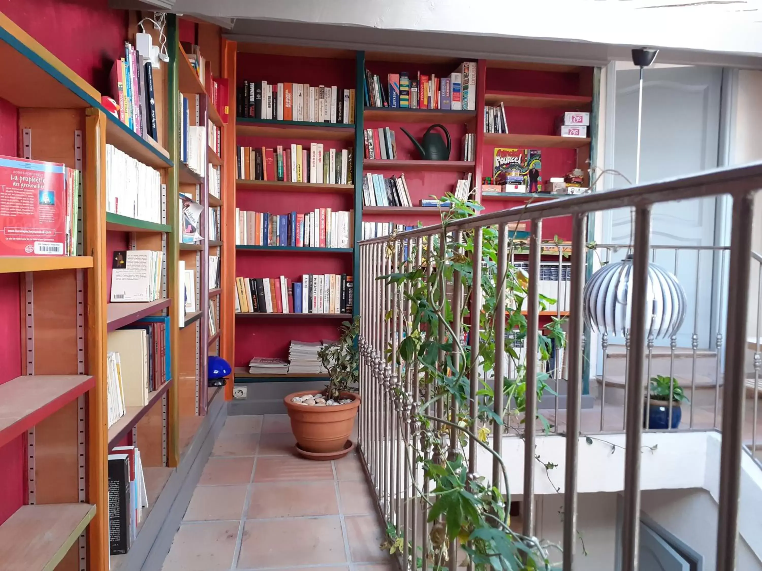 Library in La Salamandre en Provence