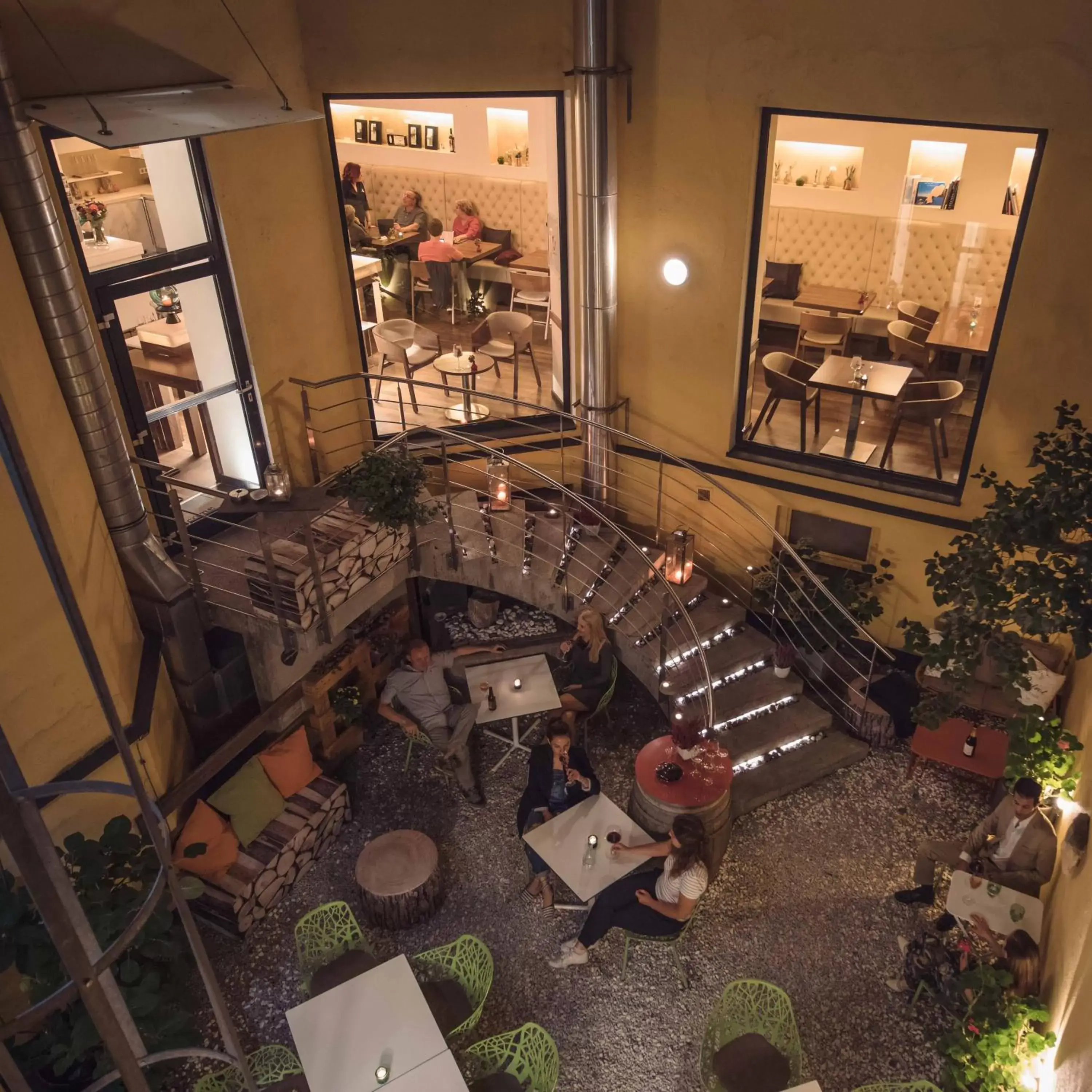 Inner courtyard view, Restaurant/Places to Eat in Hotel Rathaus - Wein & Design