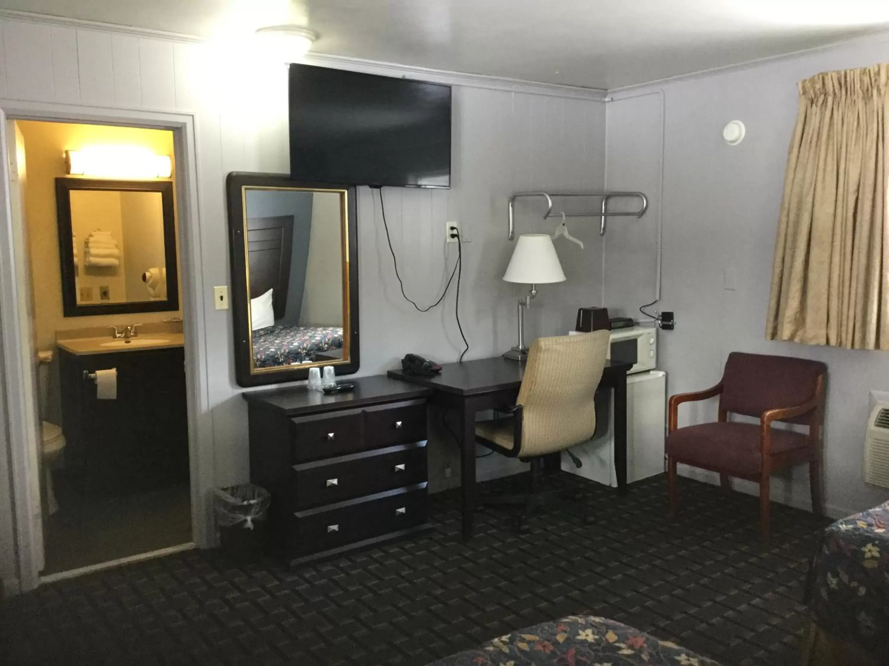 TV/Entertainment Center in Best Motel