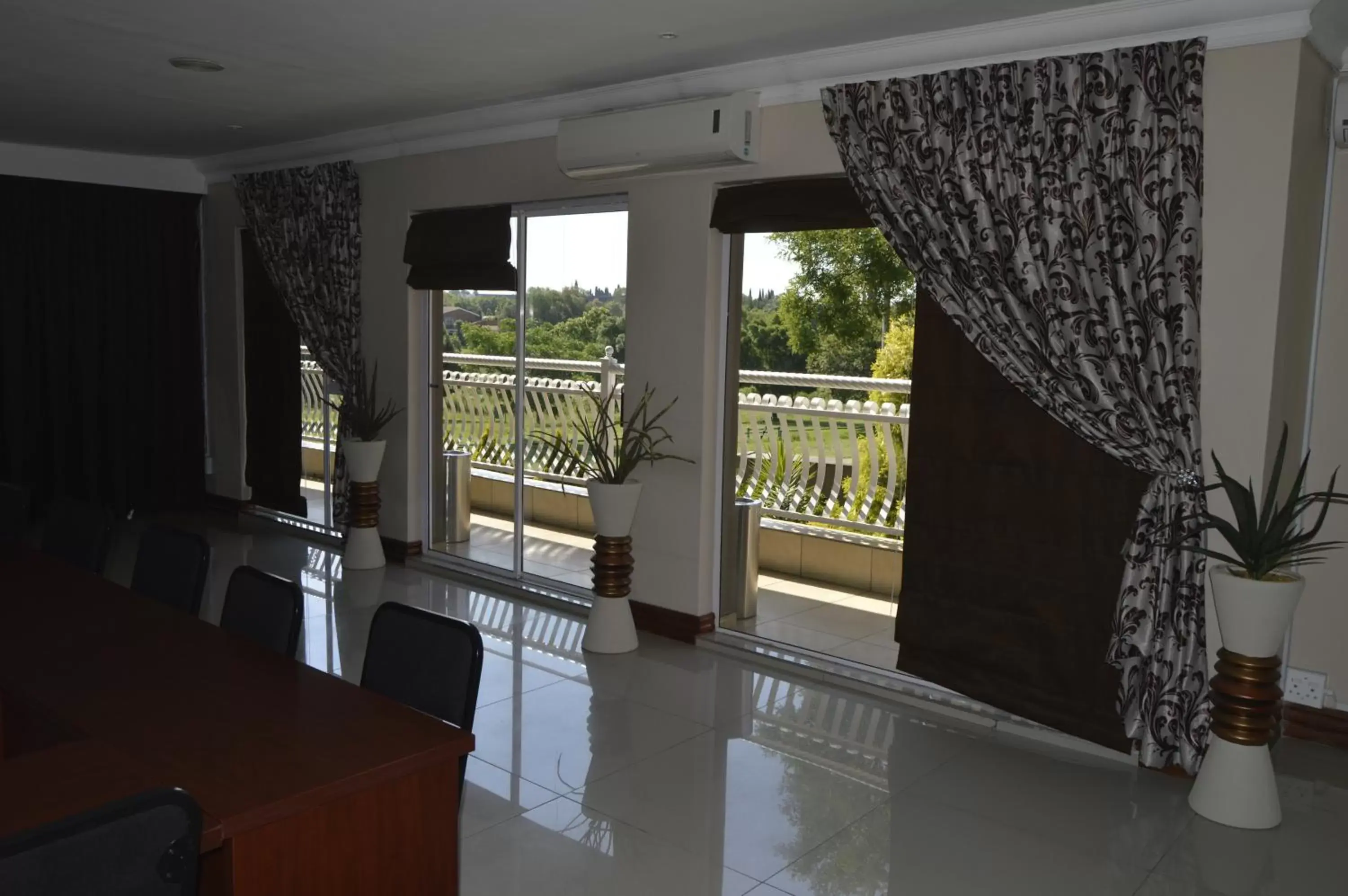 Decorative detail, Balcony/Terrace in Lakeview Boutique Hotel & Conference Center