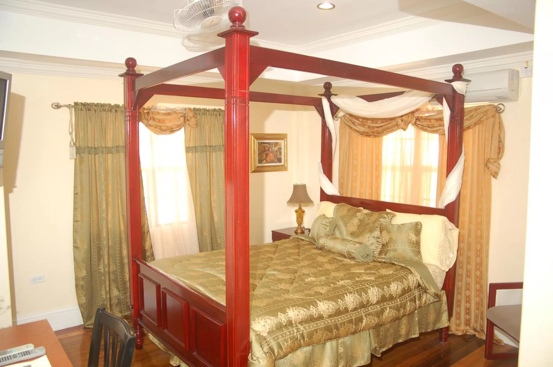 Other, Bed in El Dorado Inn