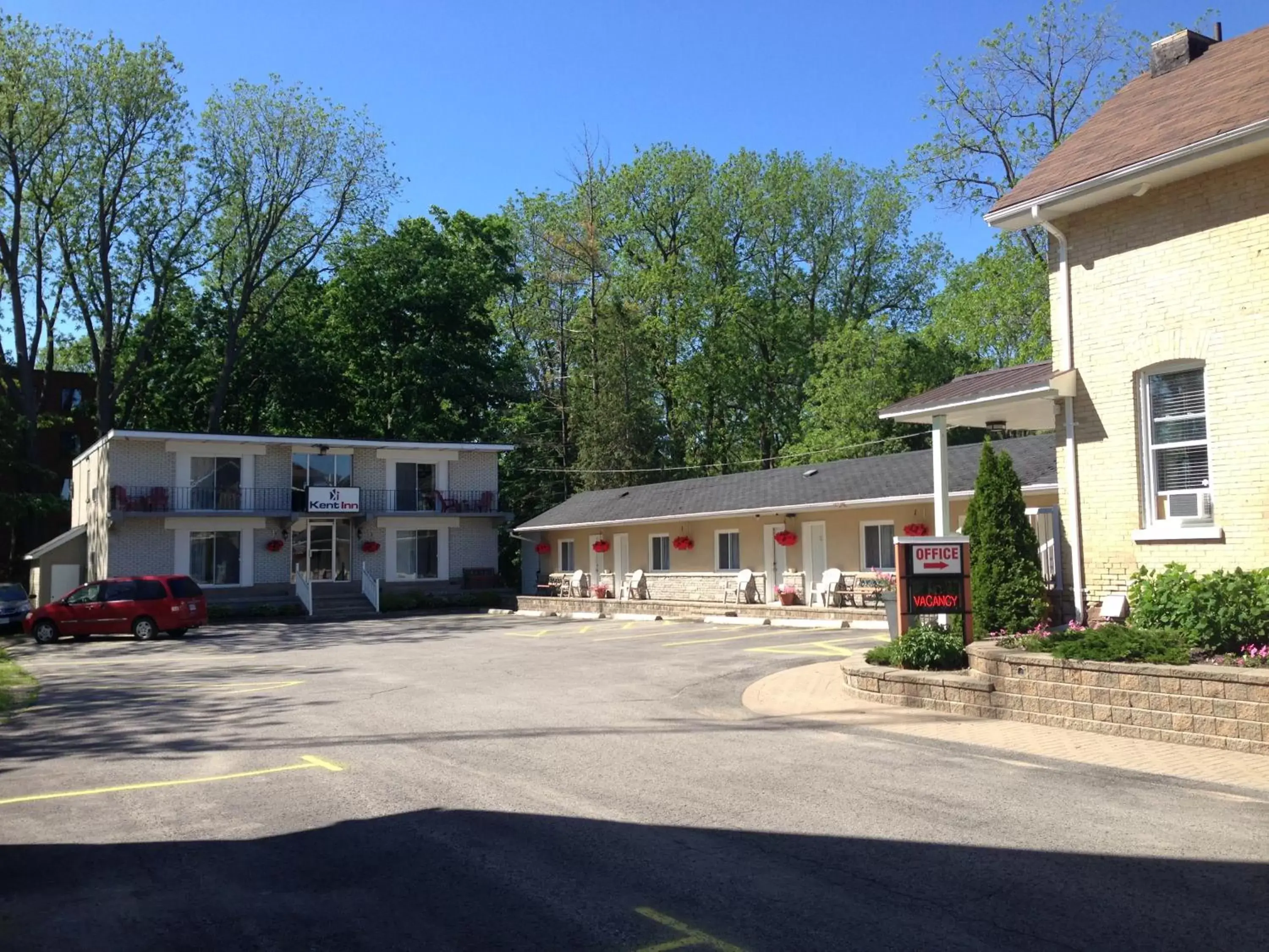 Facade/entrance, Property Building in Kent Inn