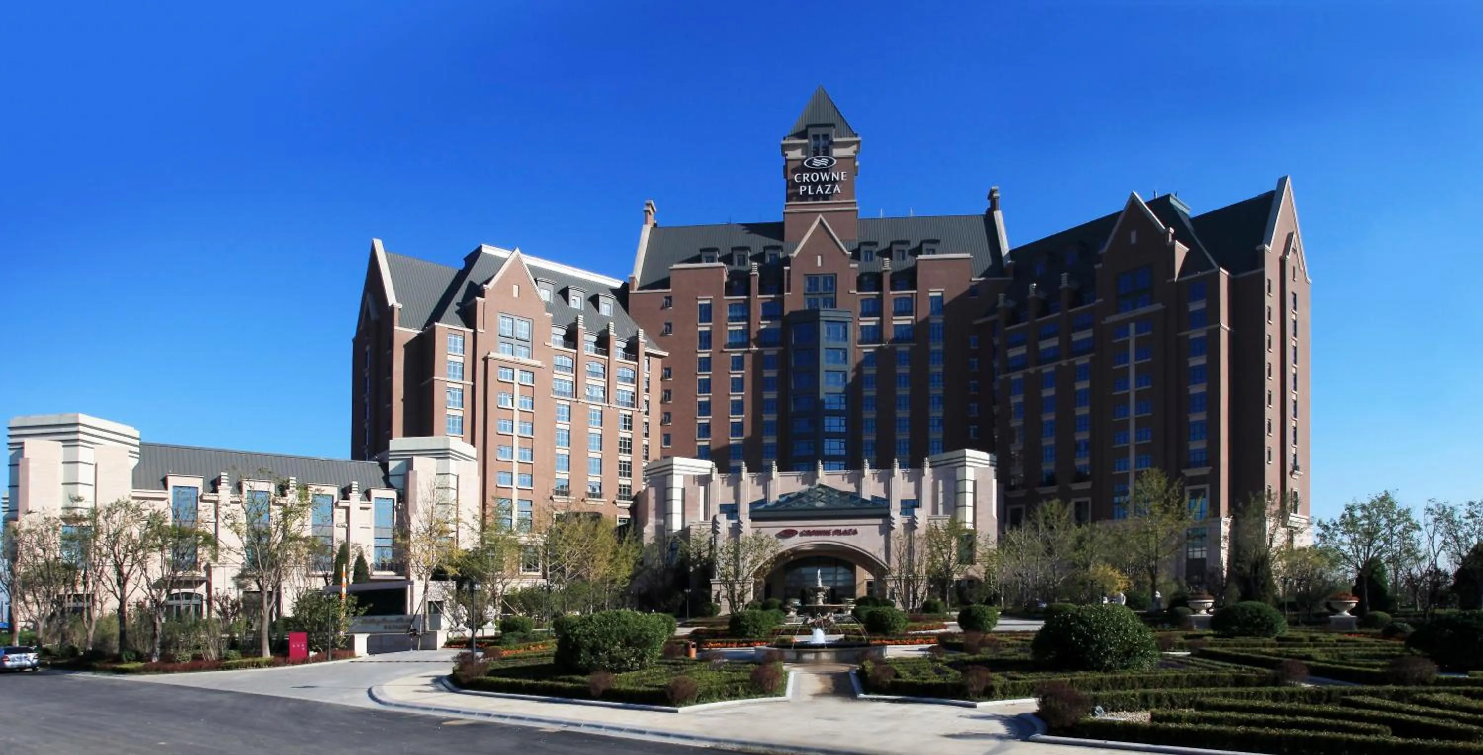 Property building in Crowne Plaza Tianjin Jinnan by IHG