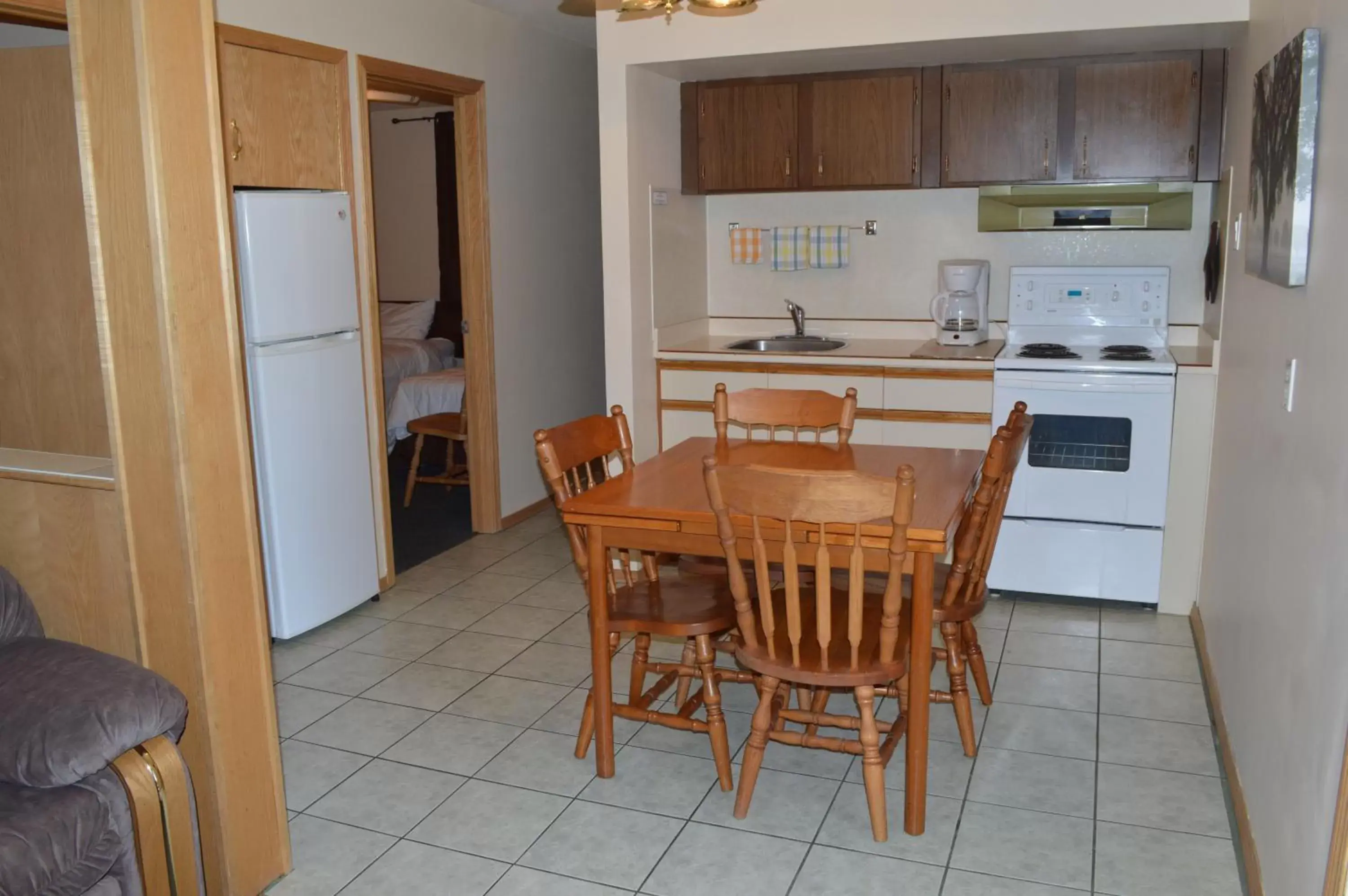 Dining area, Kitchen/Kitchenette in Motel Tyrol