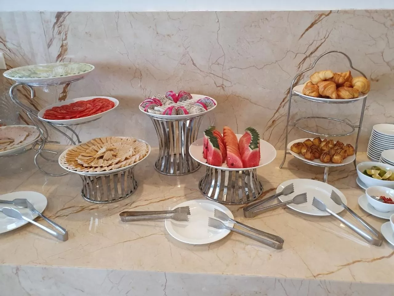 Food and drinks in Golden Palm HaLong Hotel