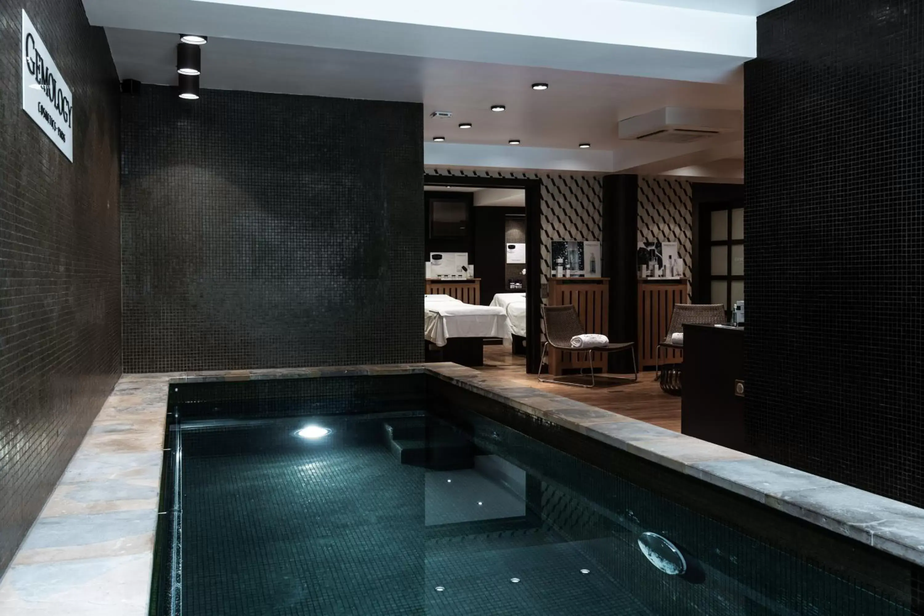 Massage, Swimming Pool in Hôtel Montmorency & Spa