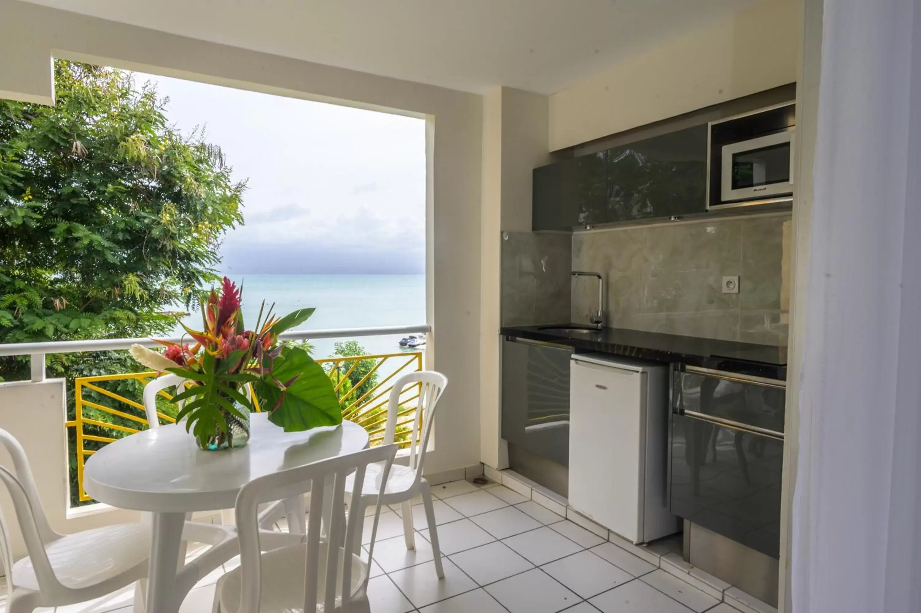 Kitchen or kitchenette, Kitchen/Kitchenette in Canella Beach Hotel