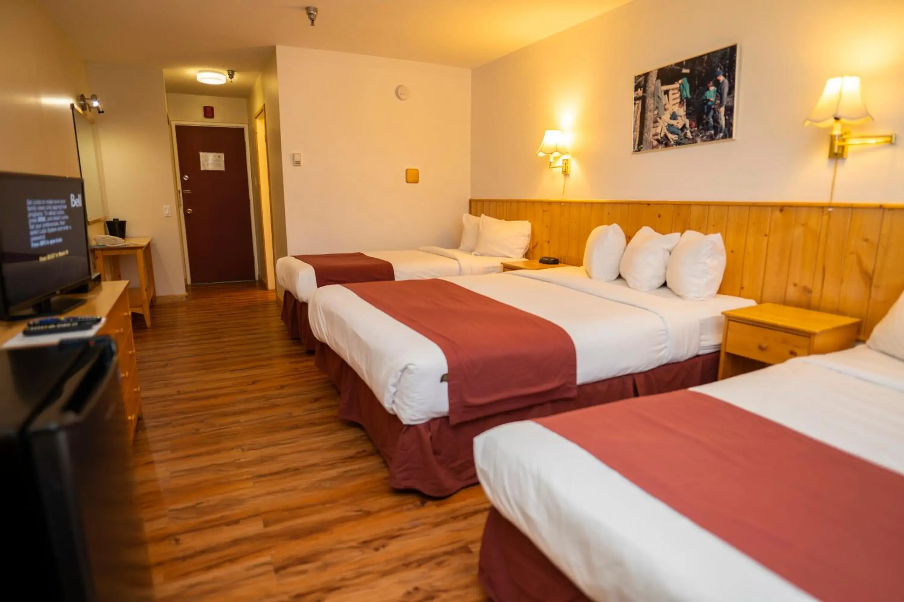 Bed in Canadas Best Value Inn- Riverview Hotel Bed in Canadas Best Value Inn- Riverview Hotel