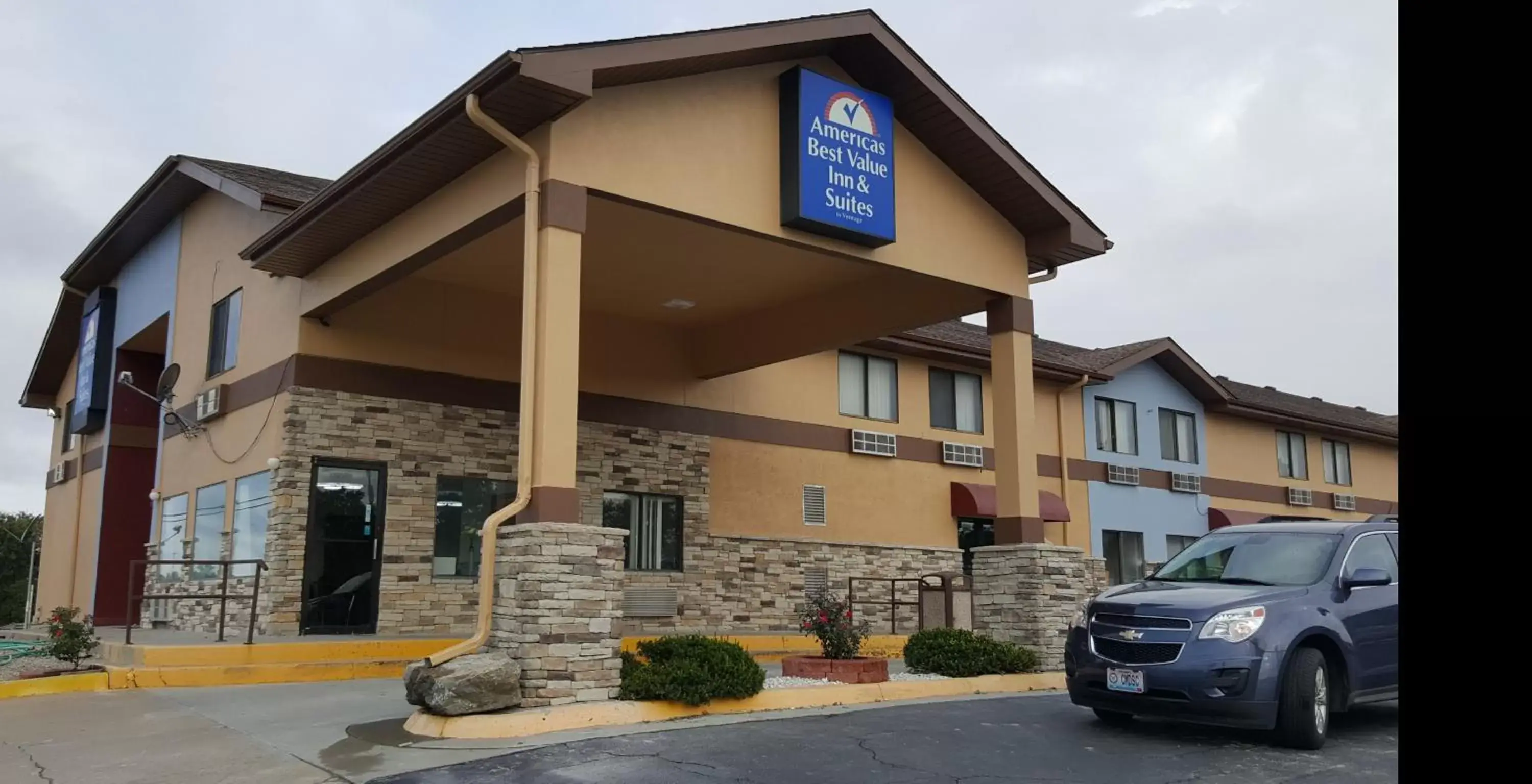 Facade/entrance, Property Building in Americas Best Value Inn & Suites Harrisonville