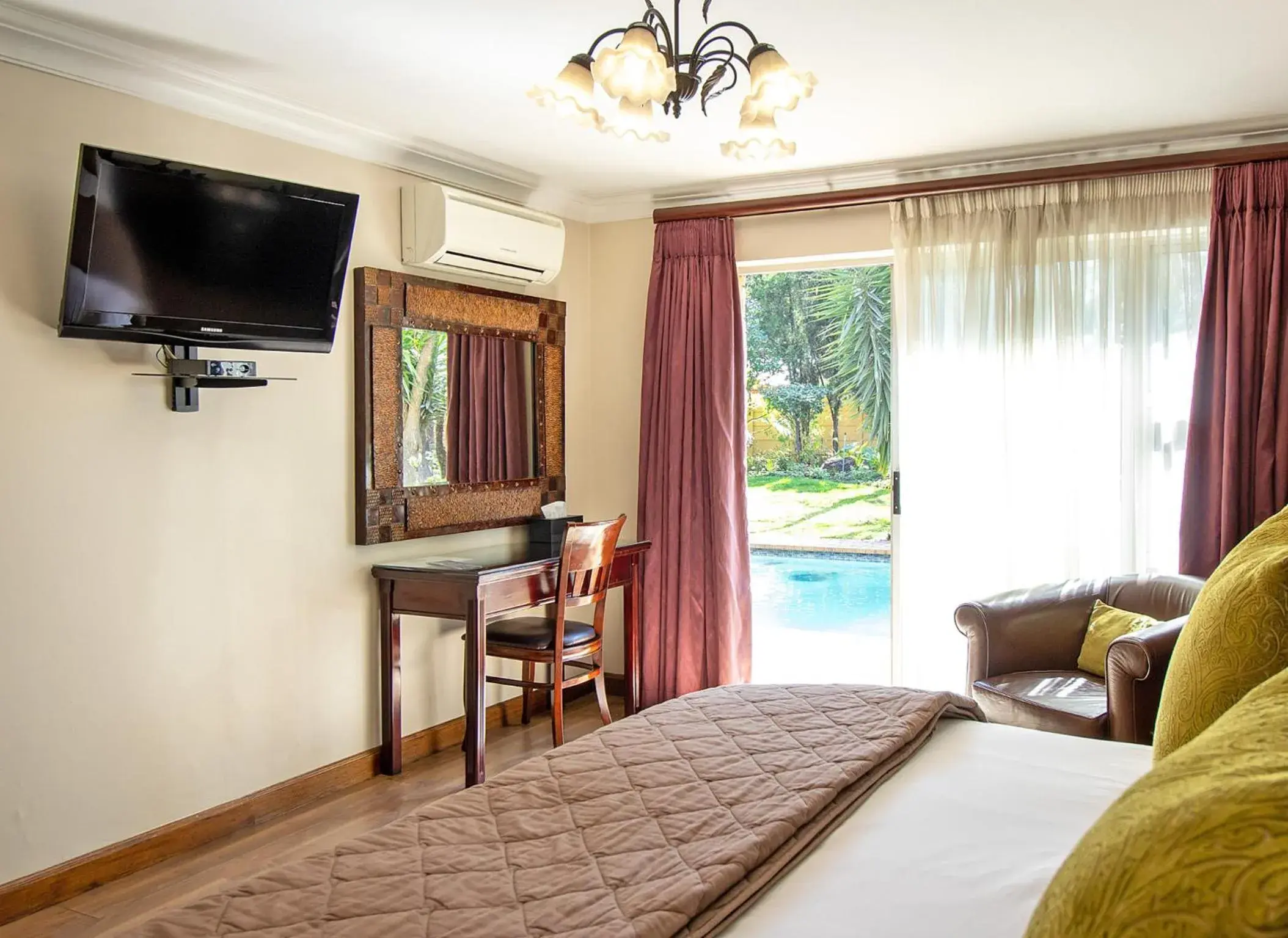 TV and multimedia, TV/Entertainment Center in Sunward Park Guest House & Conference Center