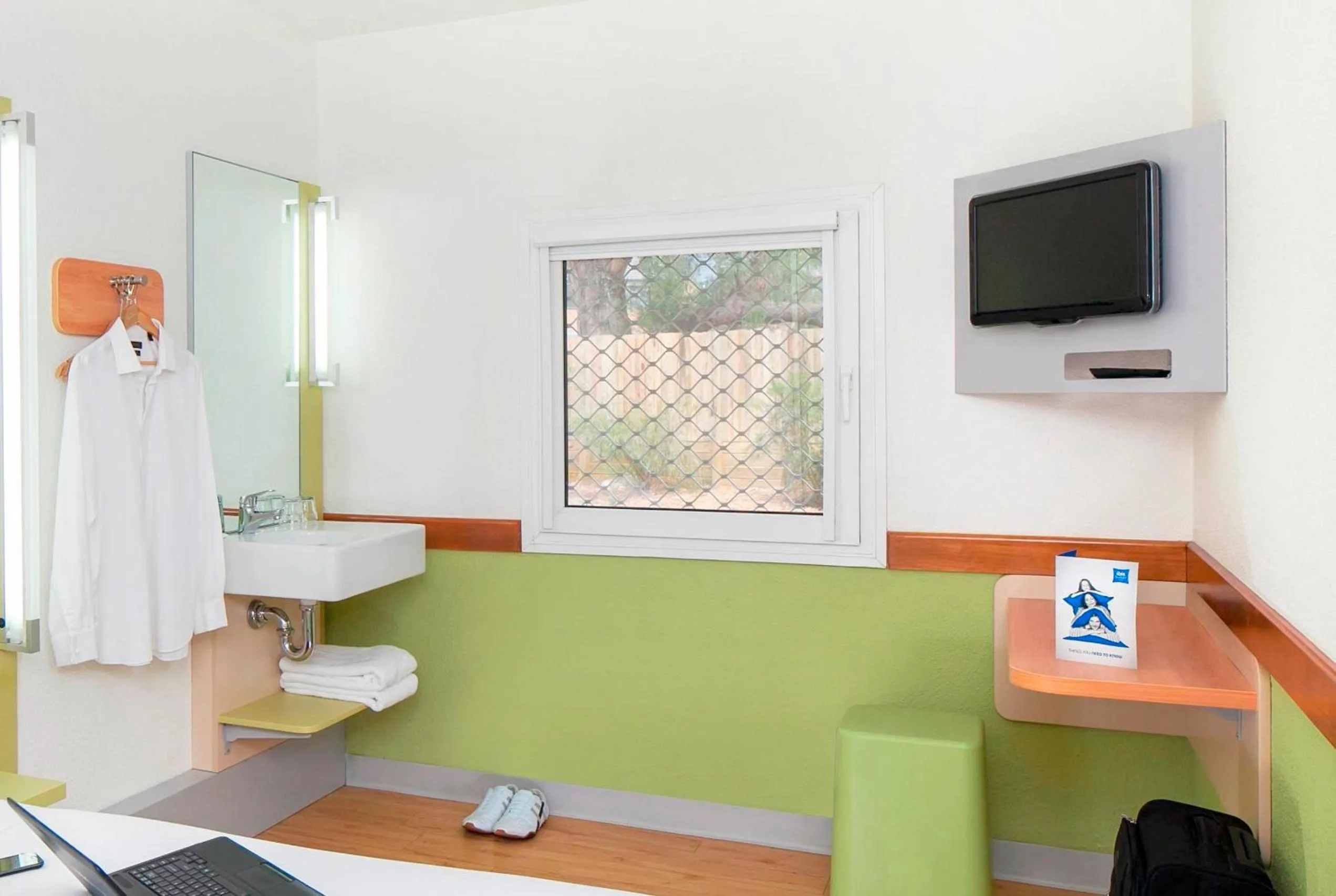 Photo of the whole room in ibis Budget - Fawkner