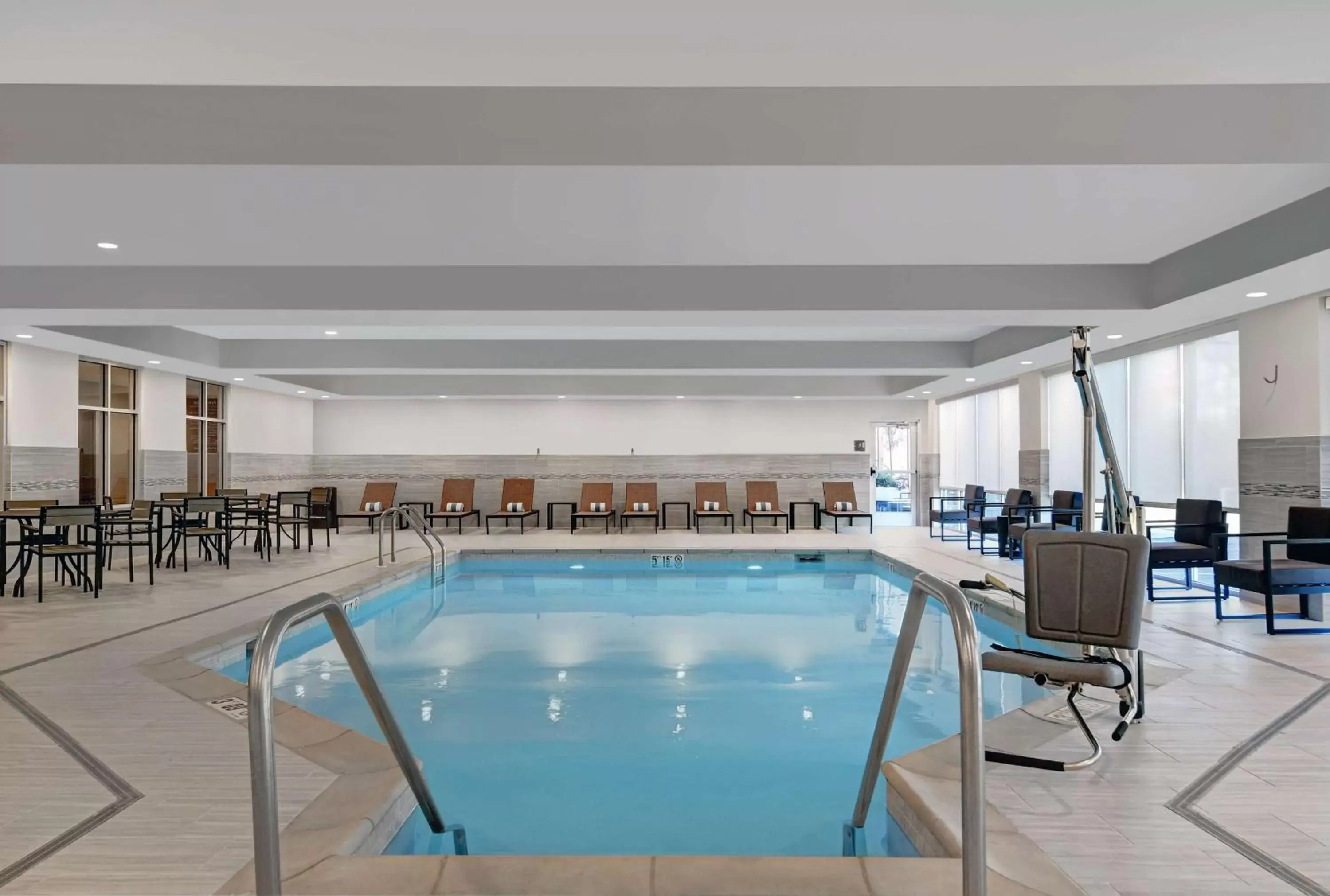 Swimming Pool in Homewood Suites By Hilton Edison Woodbridge, NJ