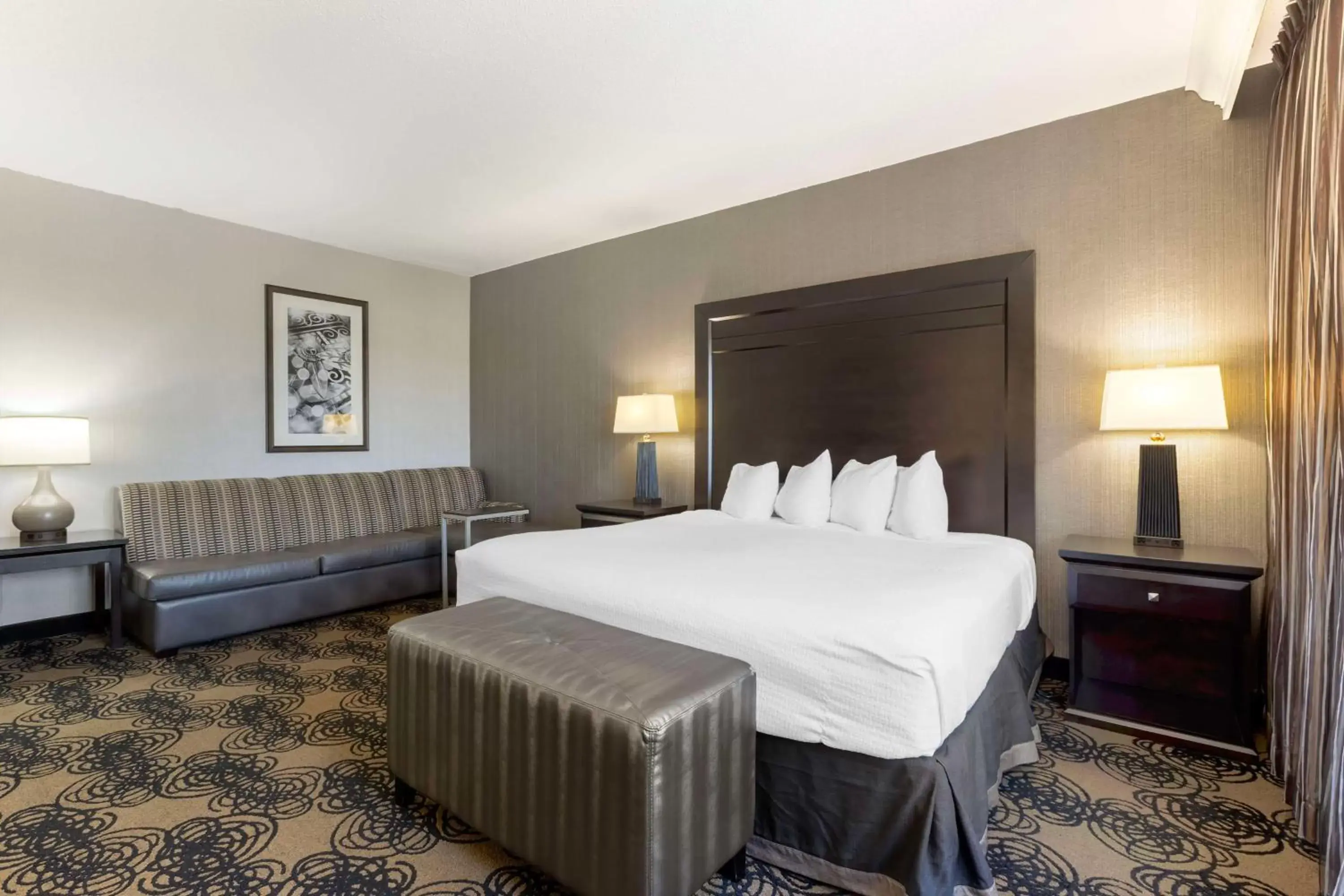 Bedroom, Bed in Best Western Plus Midwest Inn