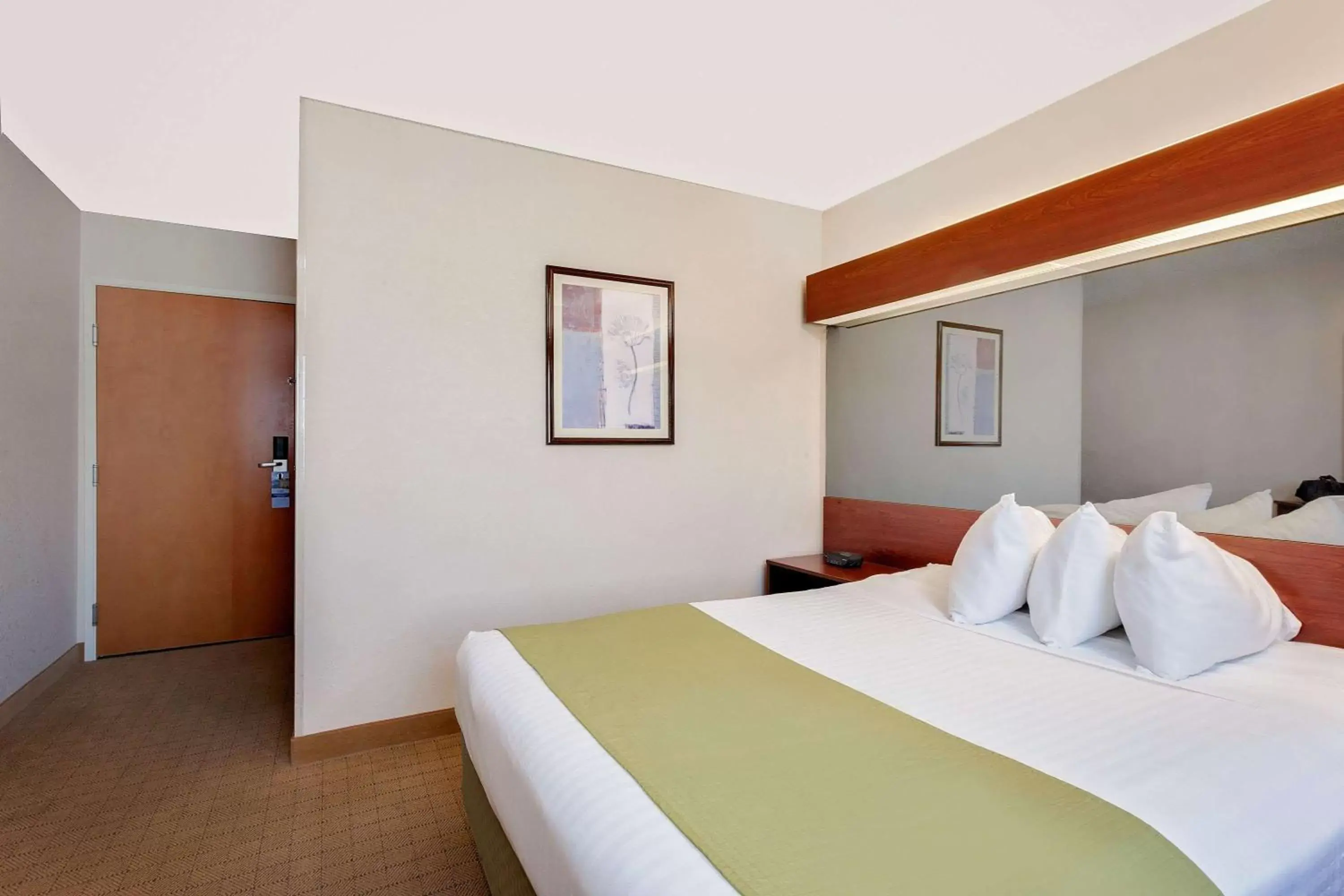 Photo of the whole room, Bed in Microtel Inn & Suites by Wyndham Wellsville