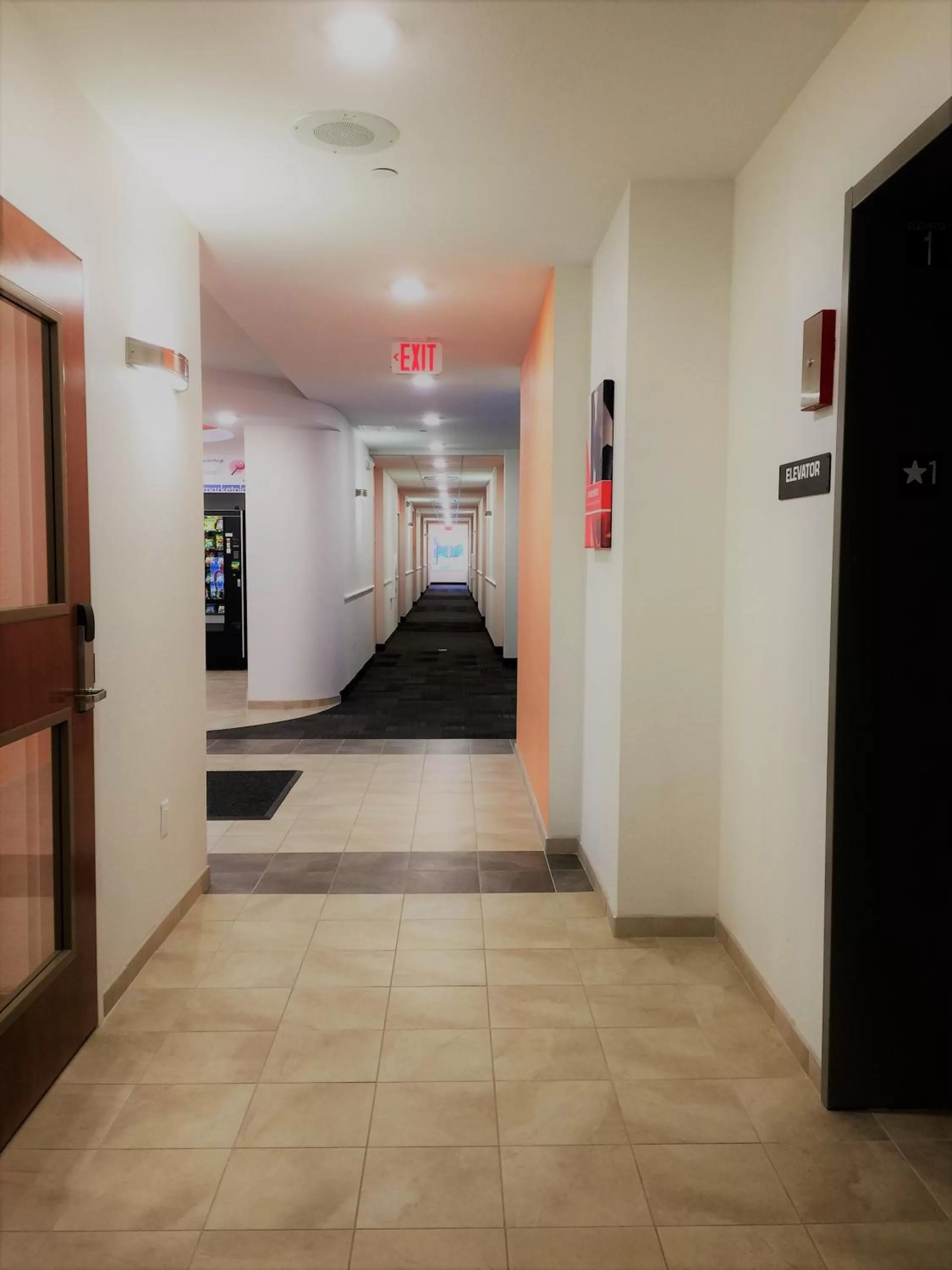 Property building in Motel 6-Mankato, MN